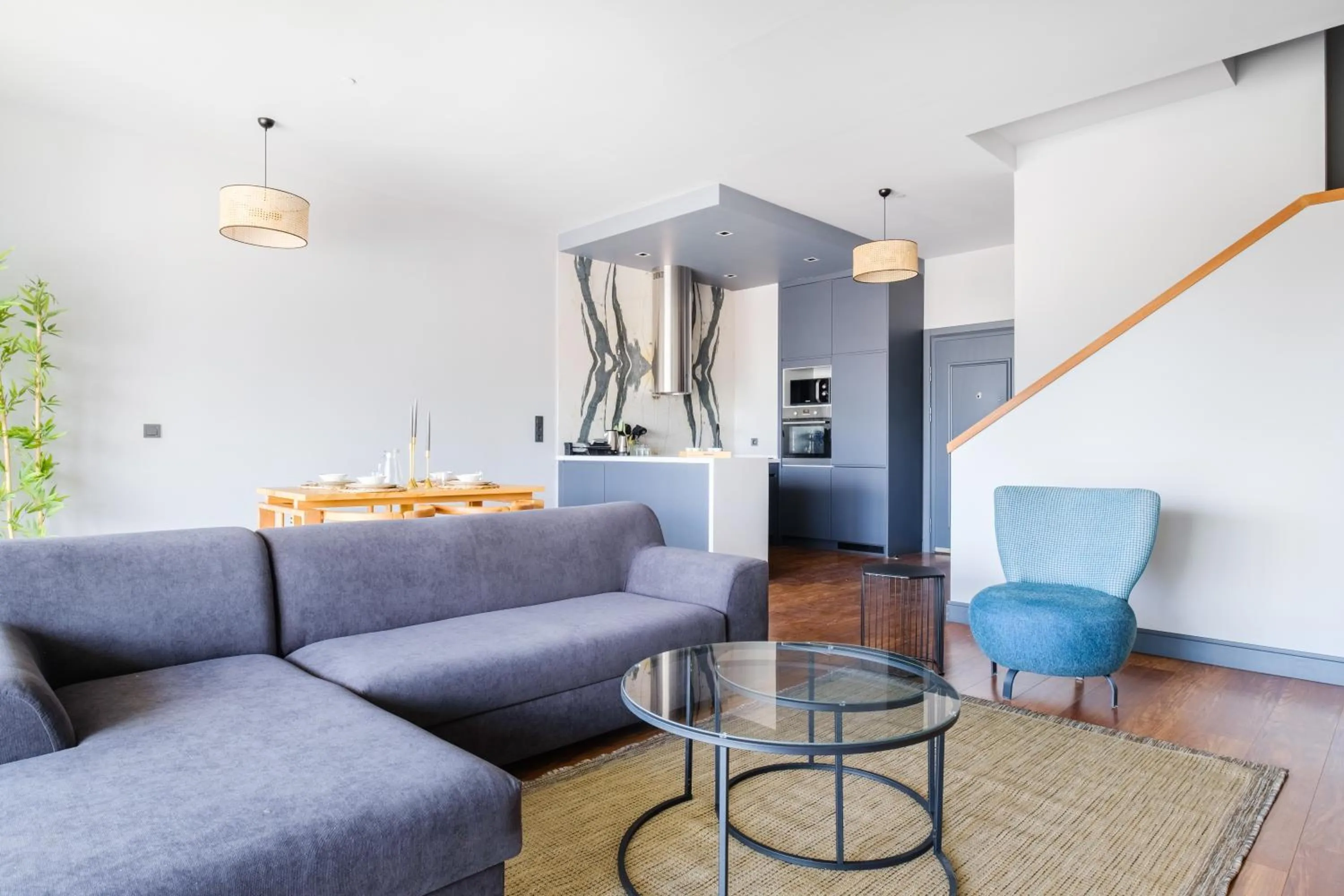 Living room in Benesta Residence by NewInn