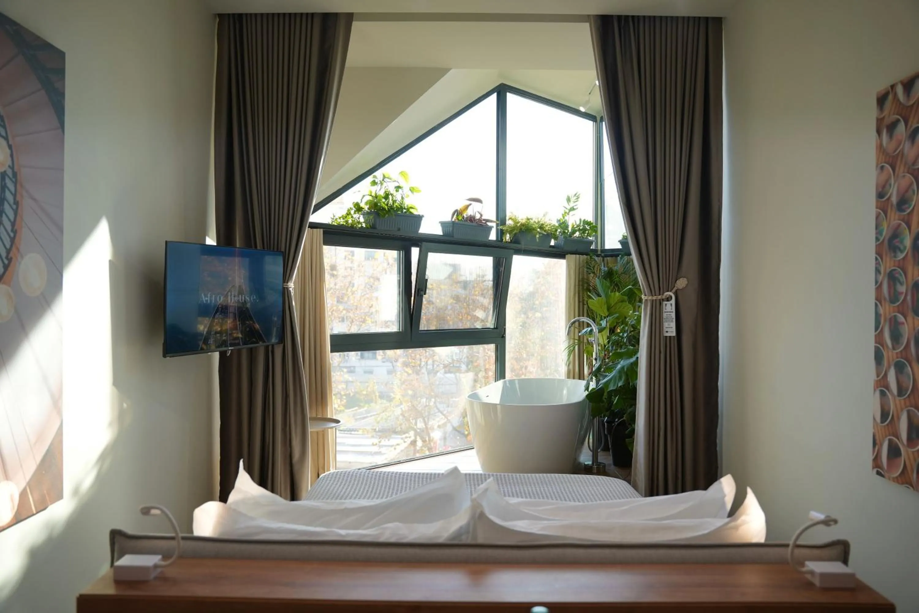 Bed in Retreat Apartments