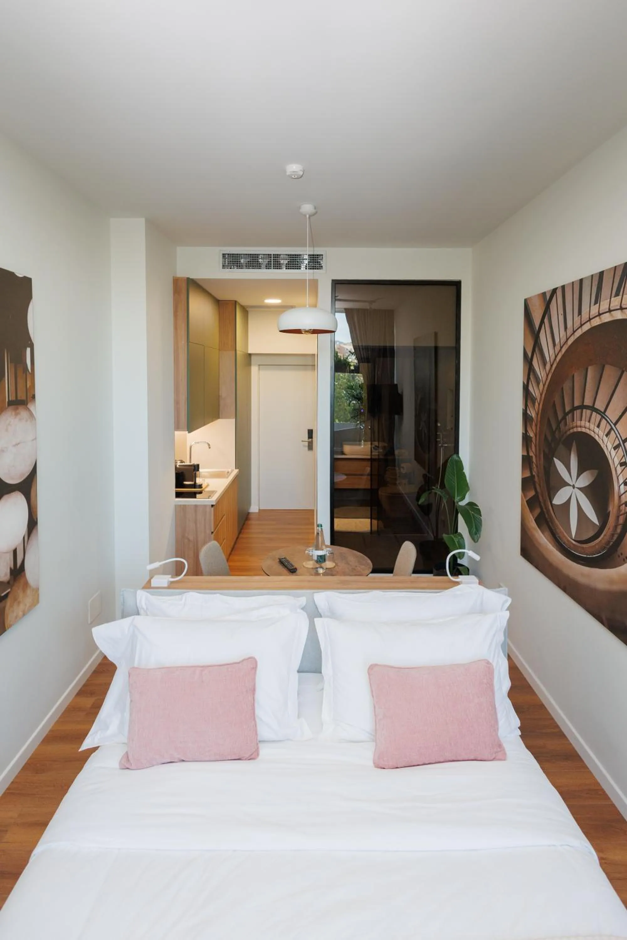 Bed in Retreat Apartments