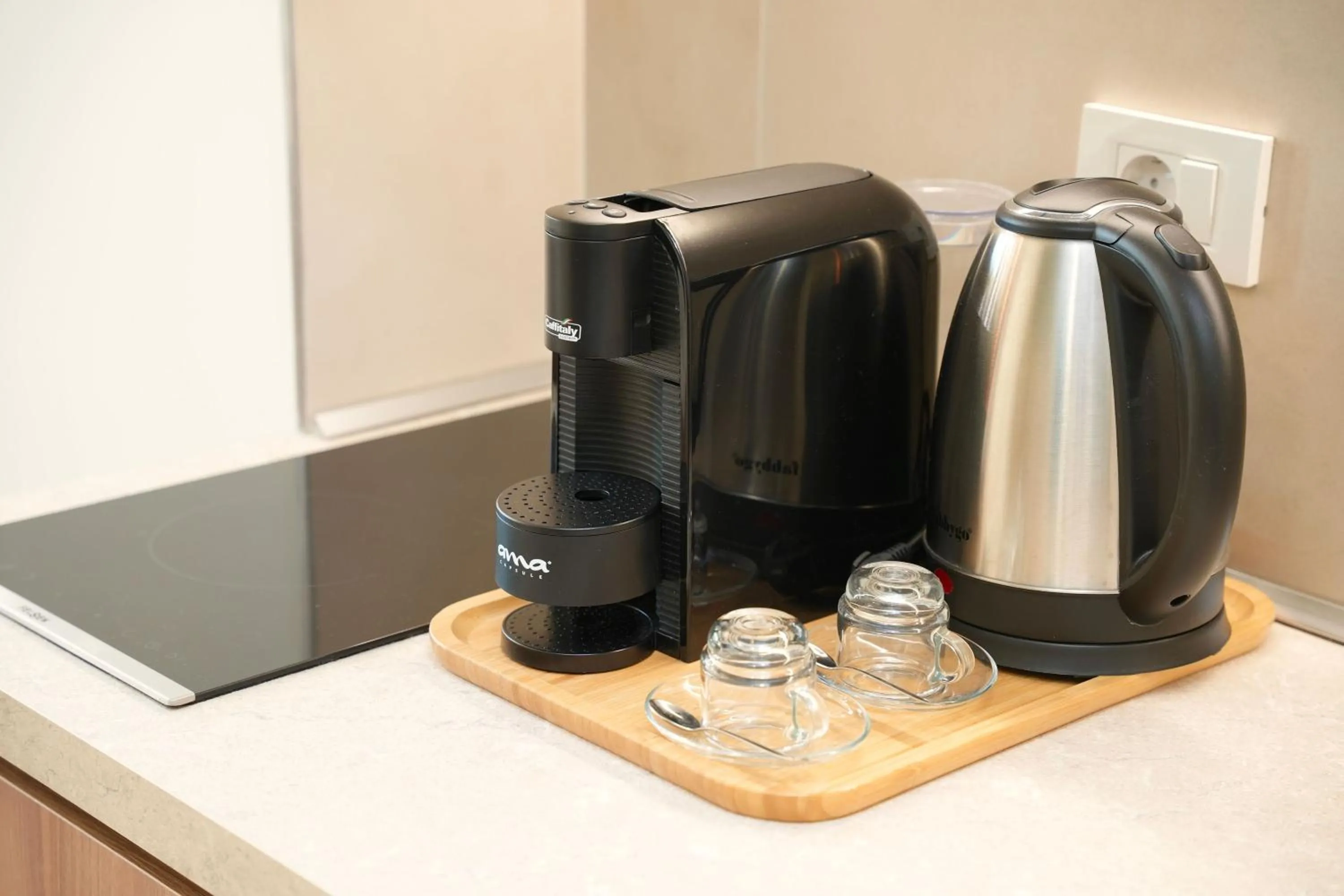 Coffee/tea facilities in Retreat Apartments