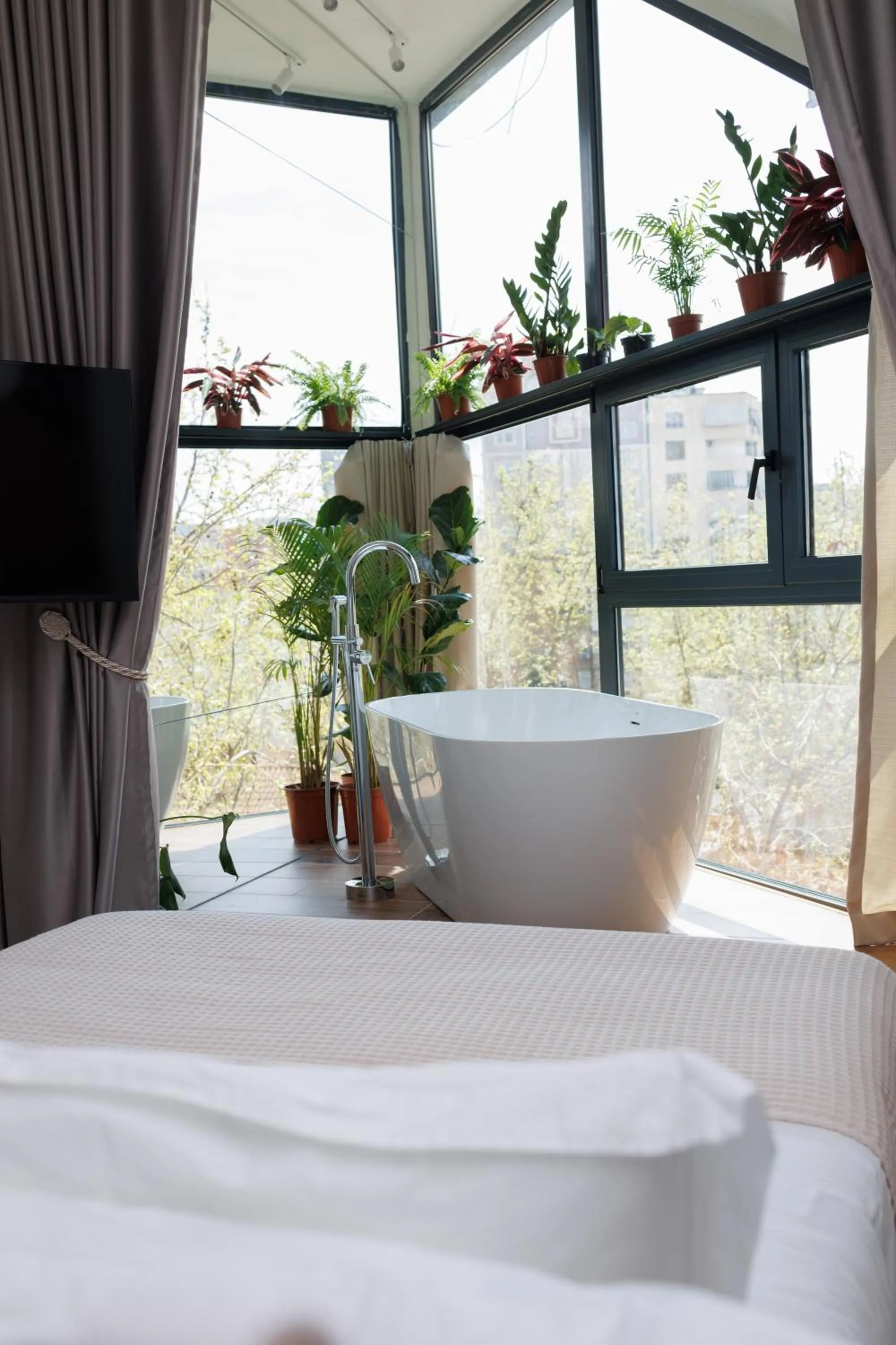 View (from property/room), Bed in Retreat Apartments