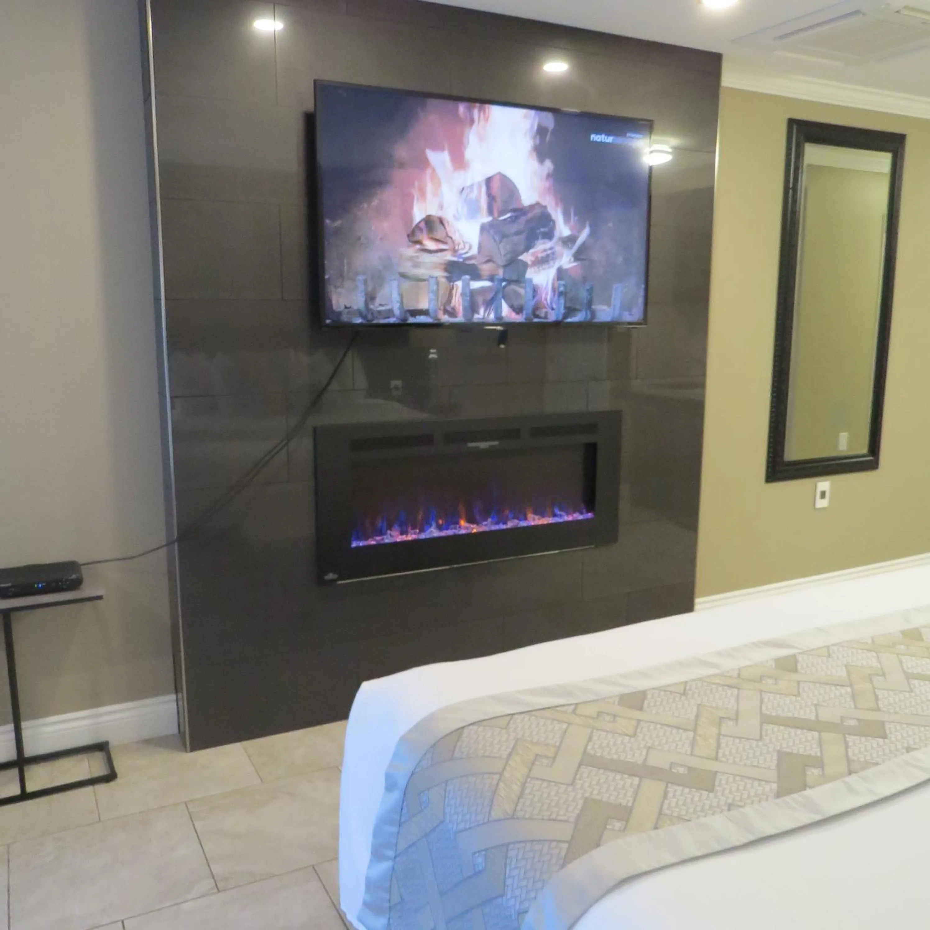 Bed in Dockside Suites