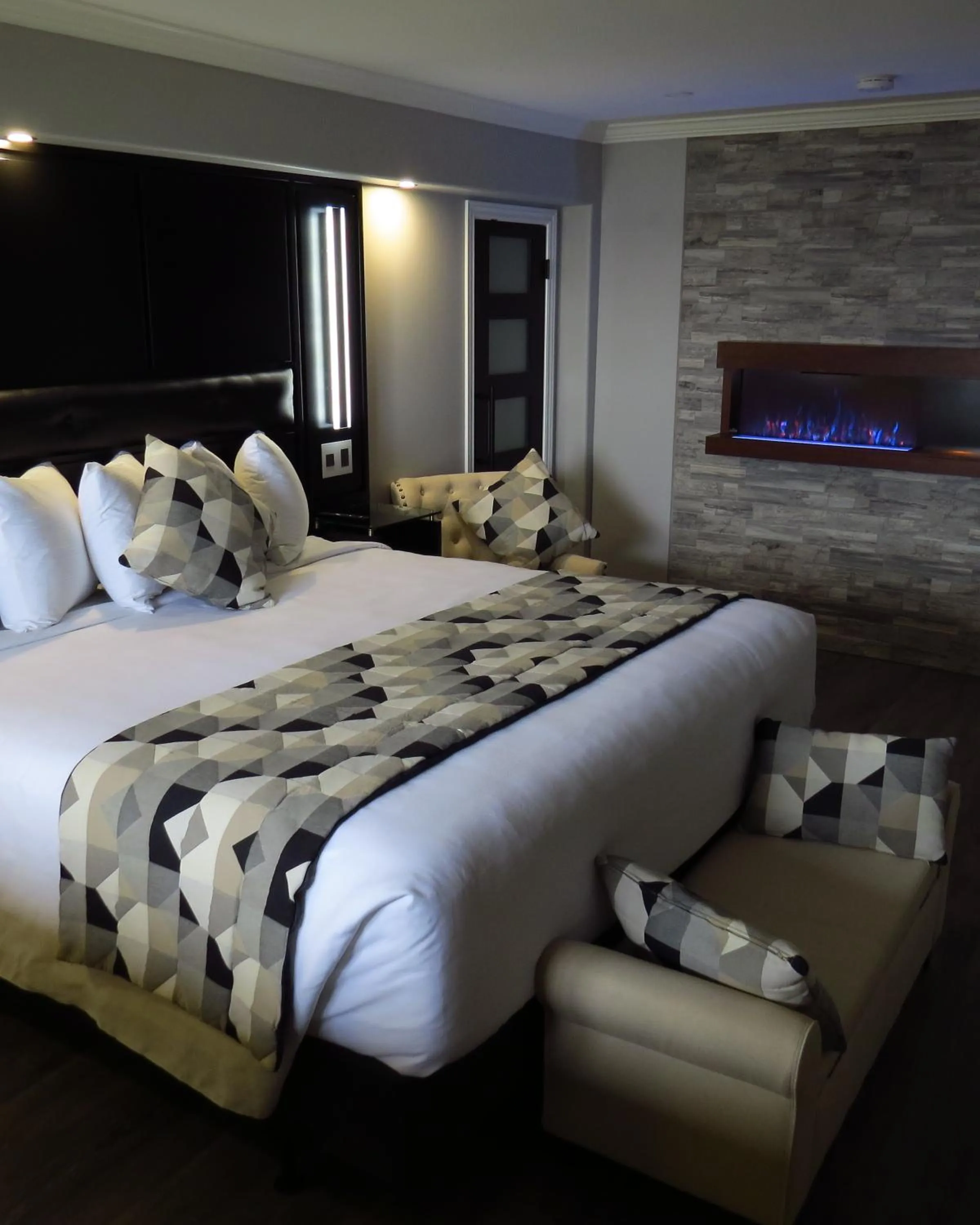 Bed in Dockside Suites