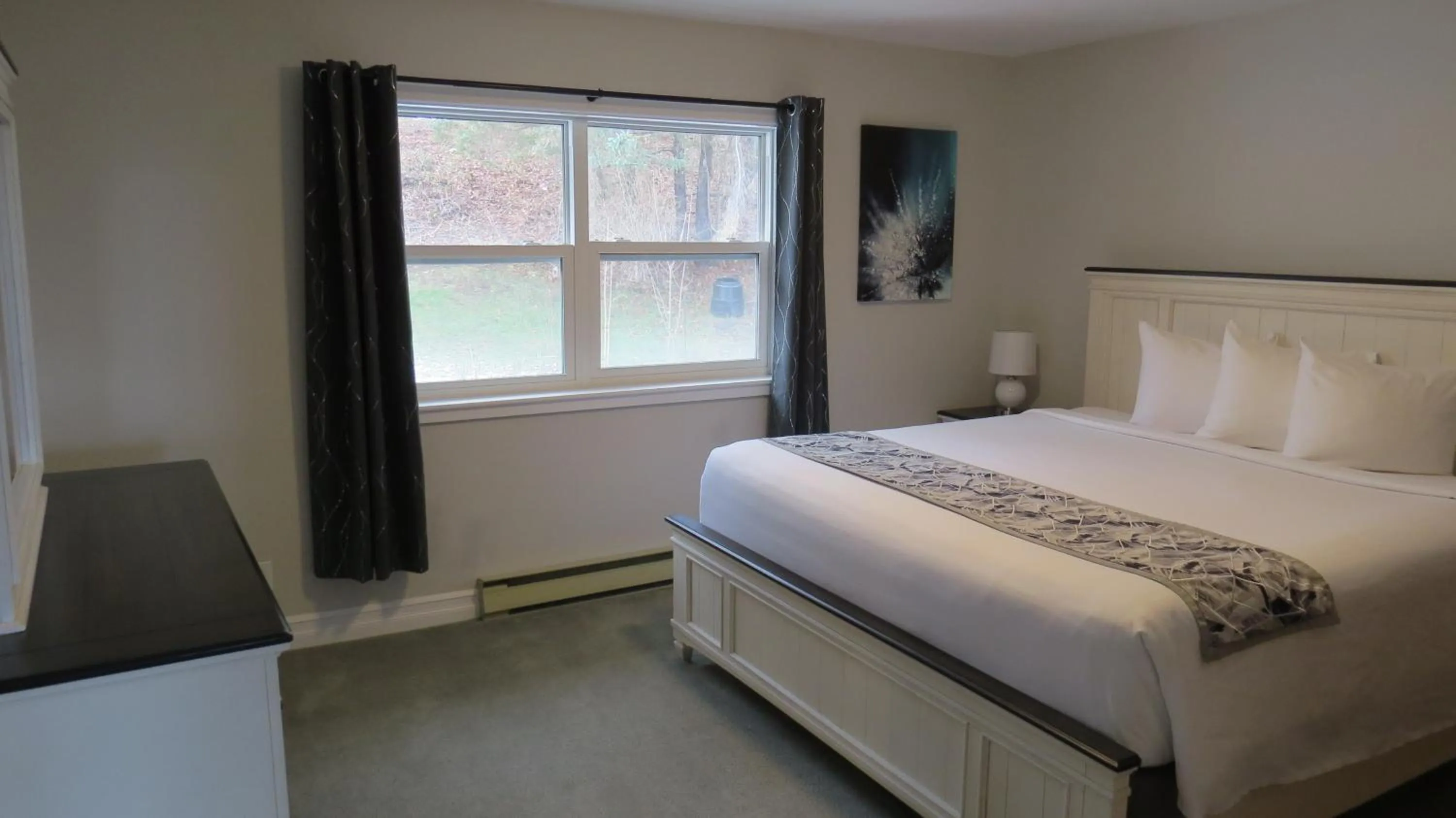 Bed in Dockside Suites