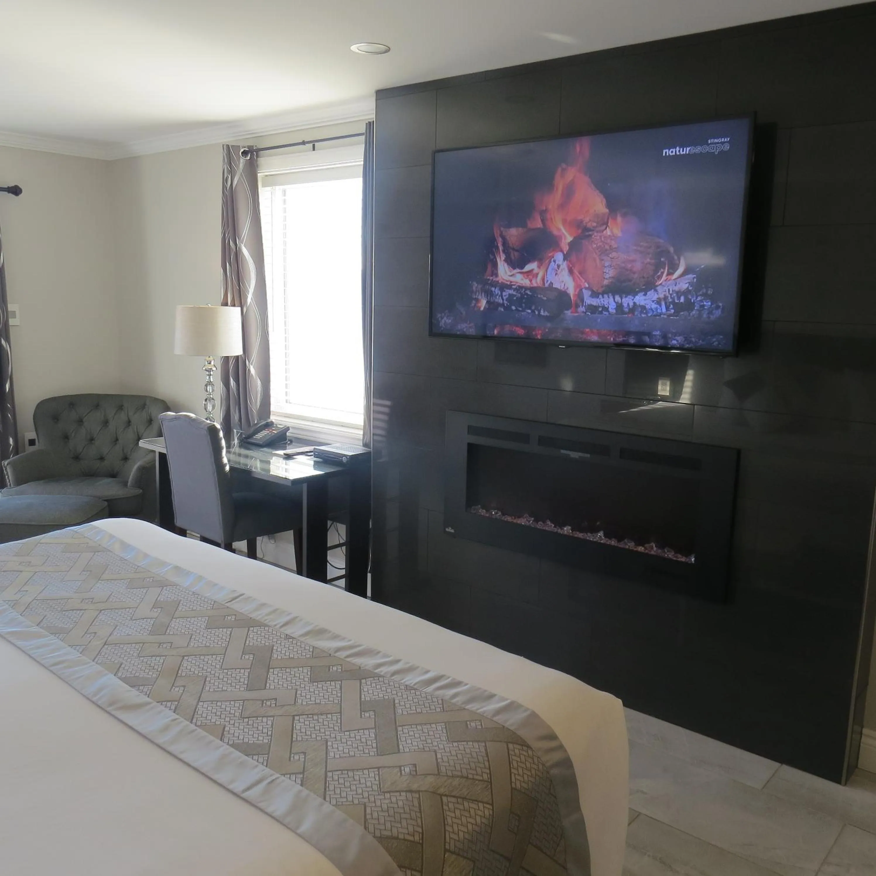 Bed in Dockside Suites