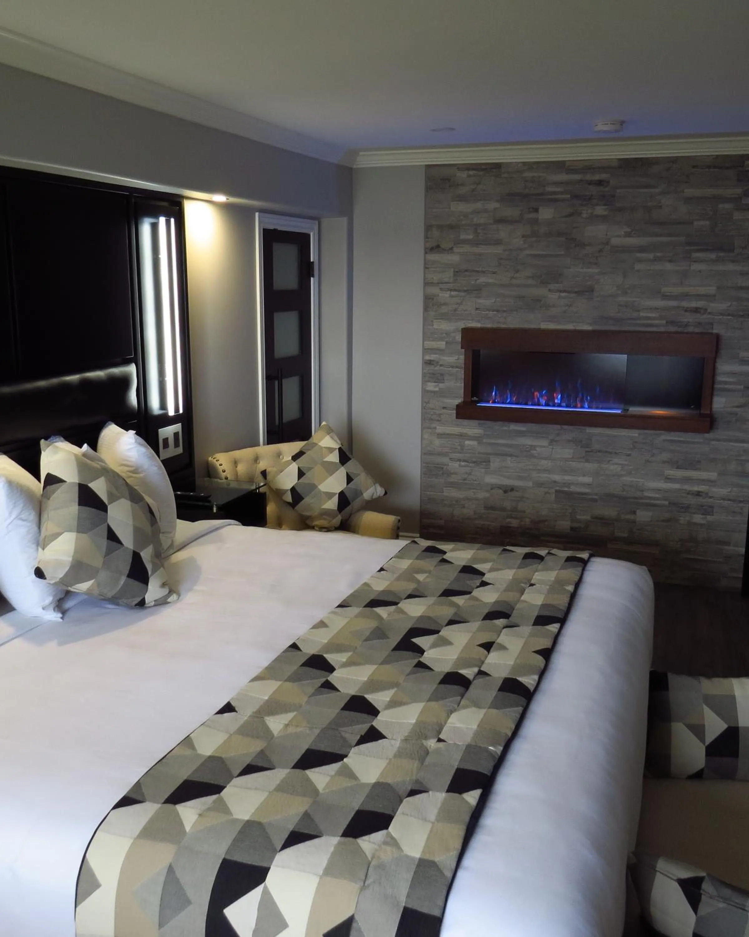 Bed in Dockside Suites