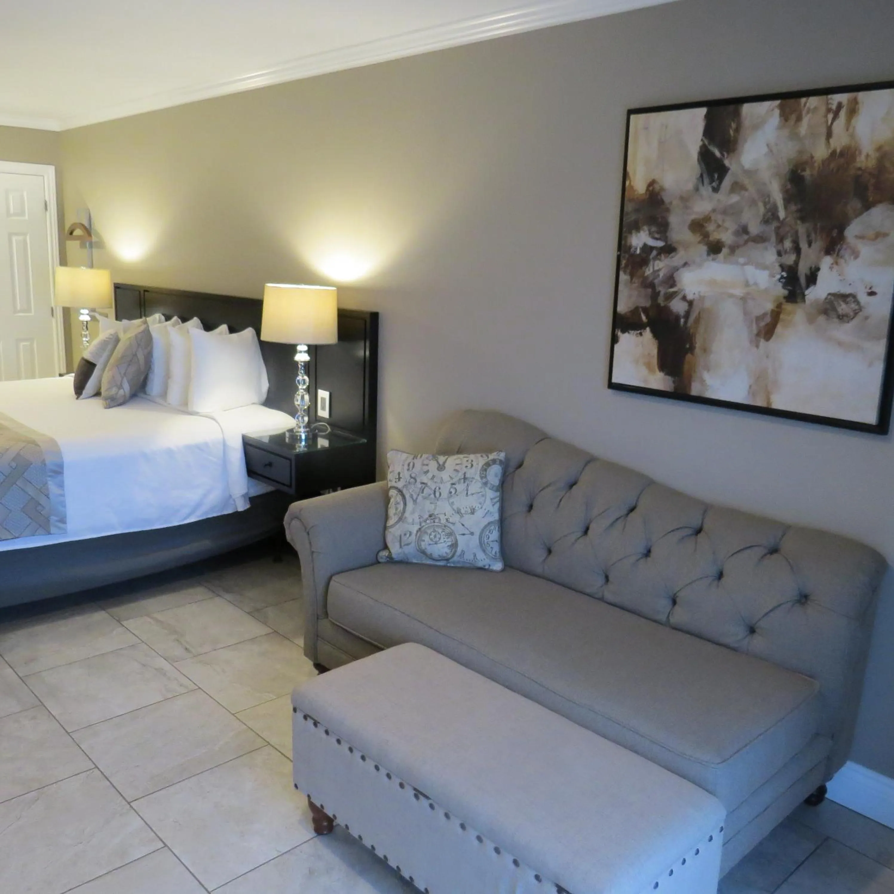 Bed in Dockside Suites