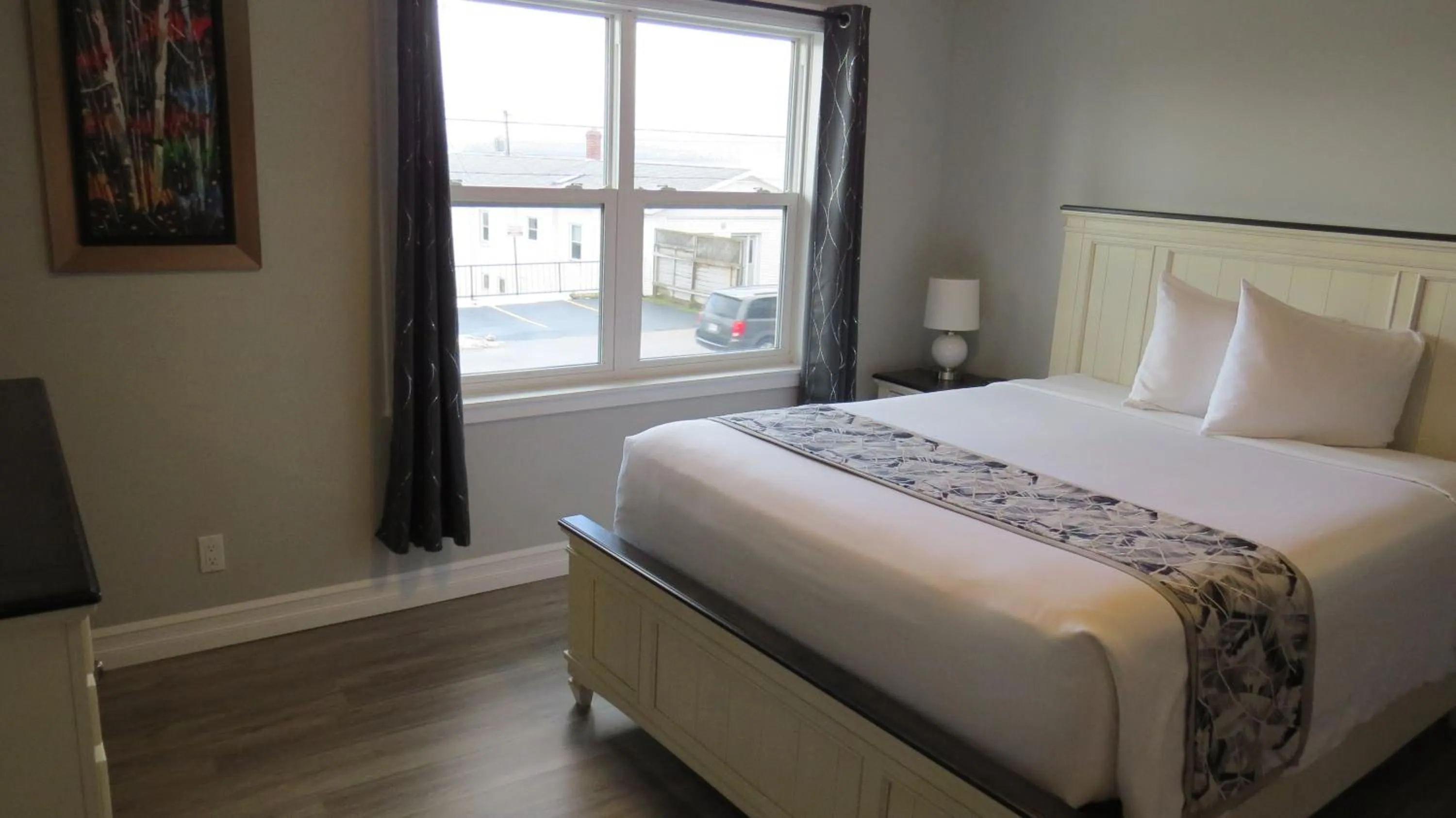 Bed in Dockside Suites