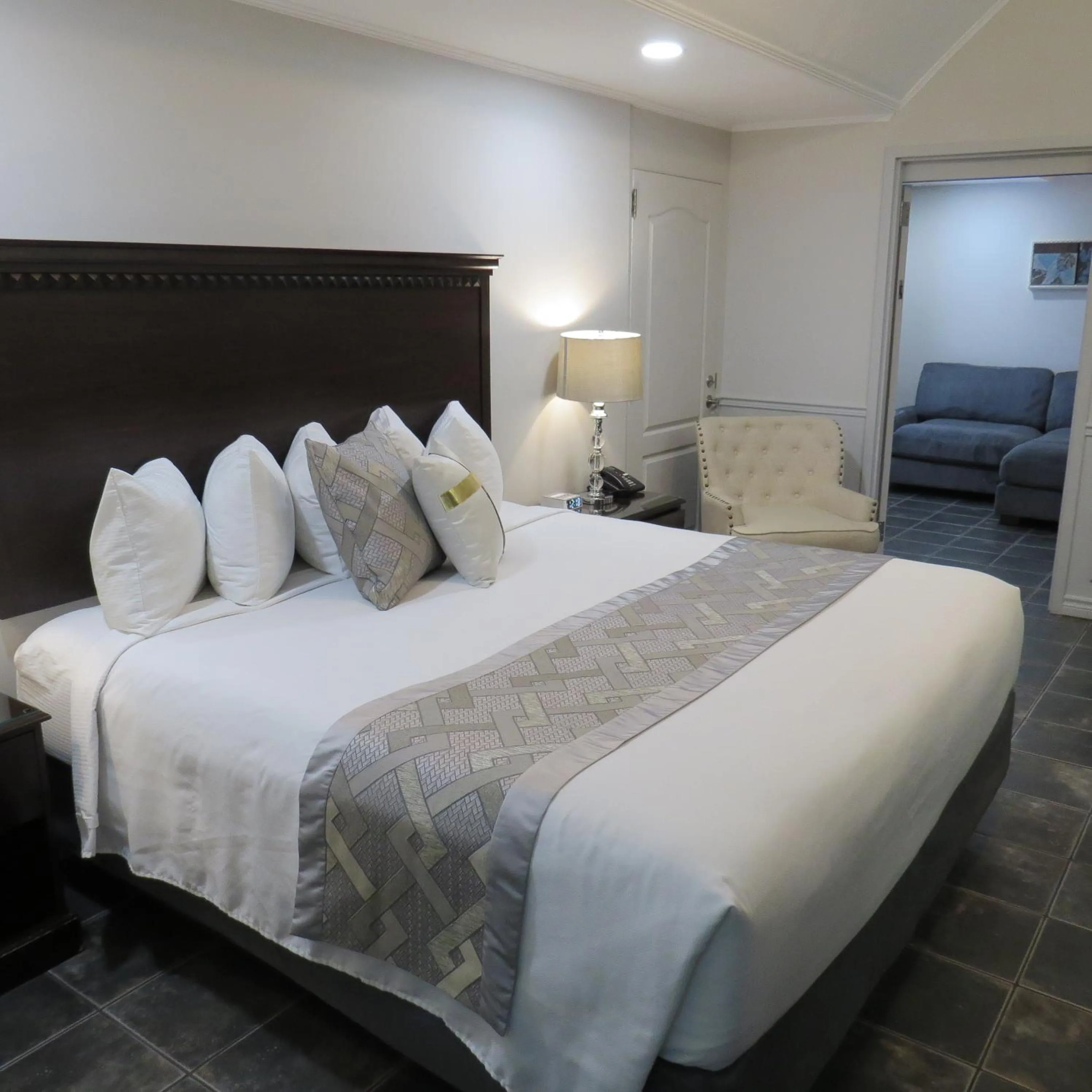 Bed in Dockside Suites