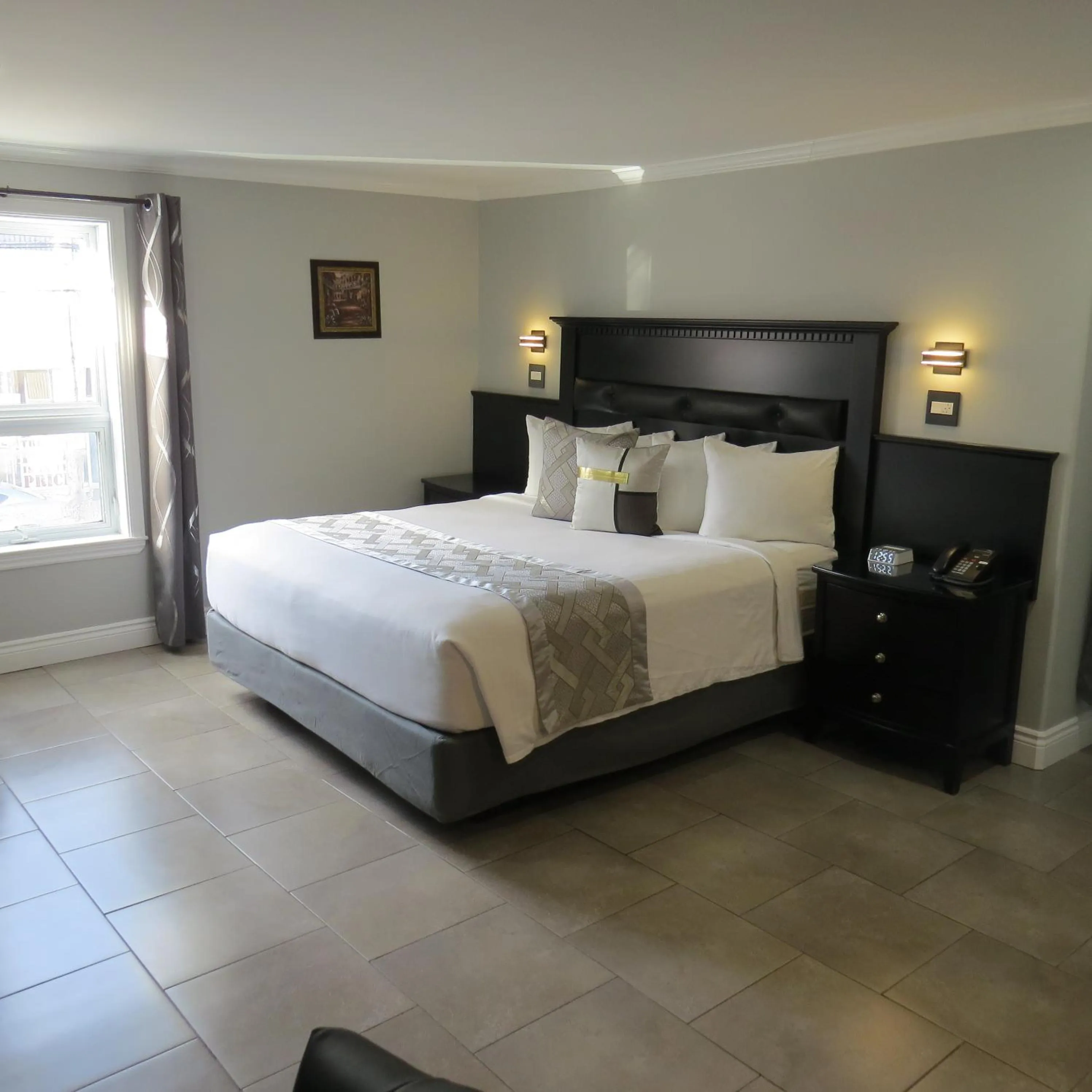 Bed in Dockside Suites