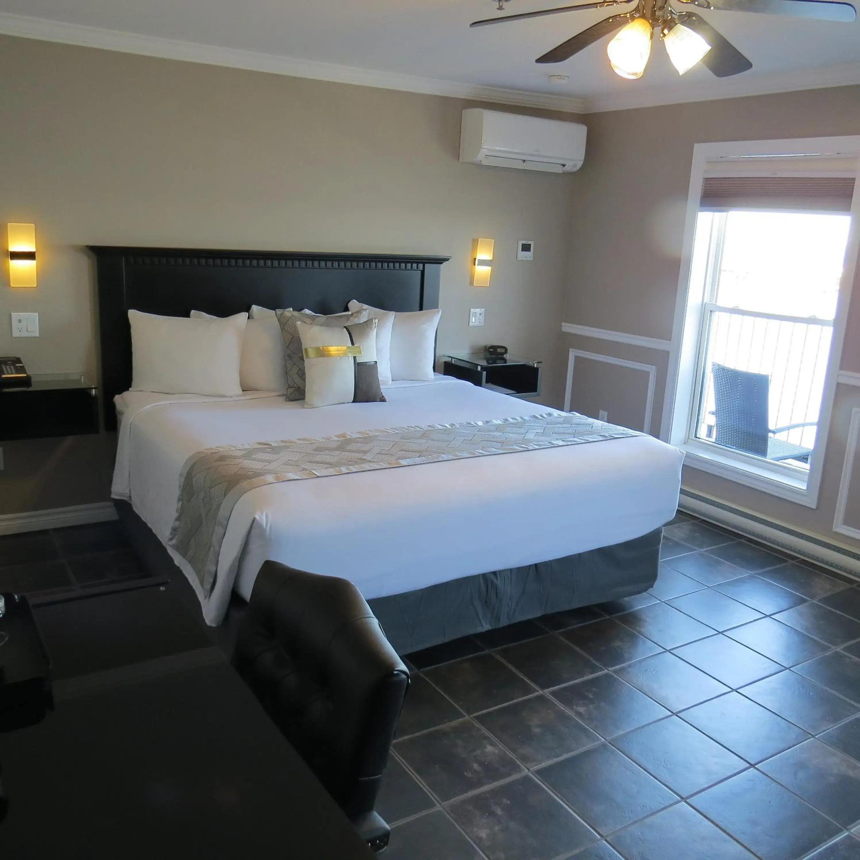 King Suite with Sea View in Dockside Suites King Suite with Sea View in Dockside Suites