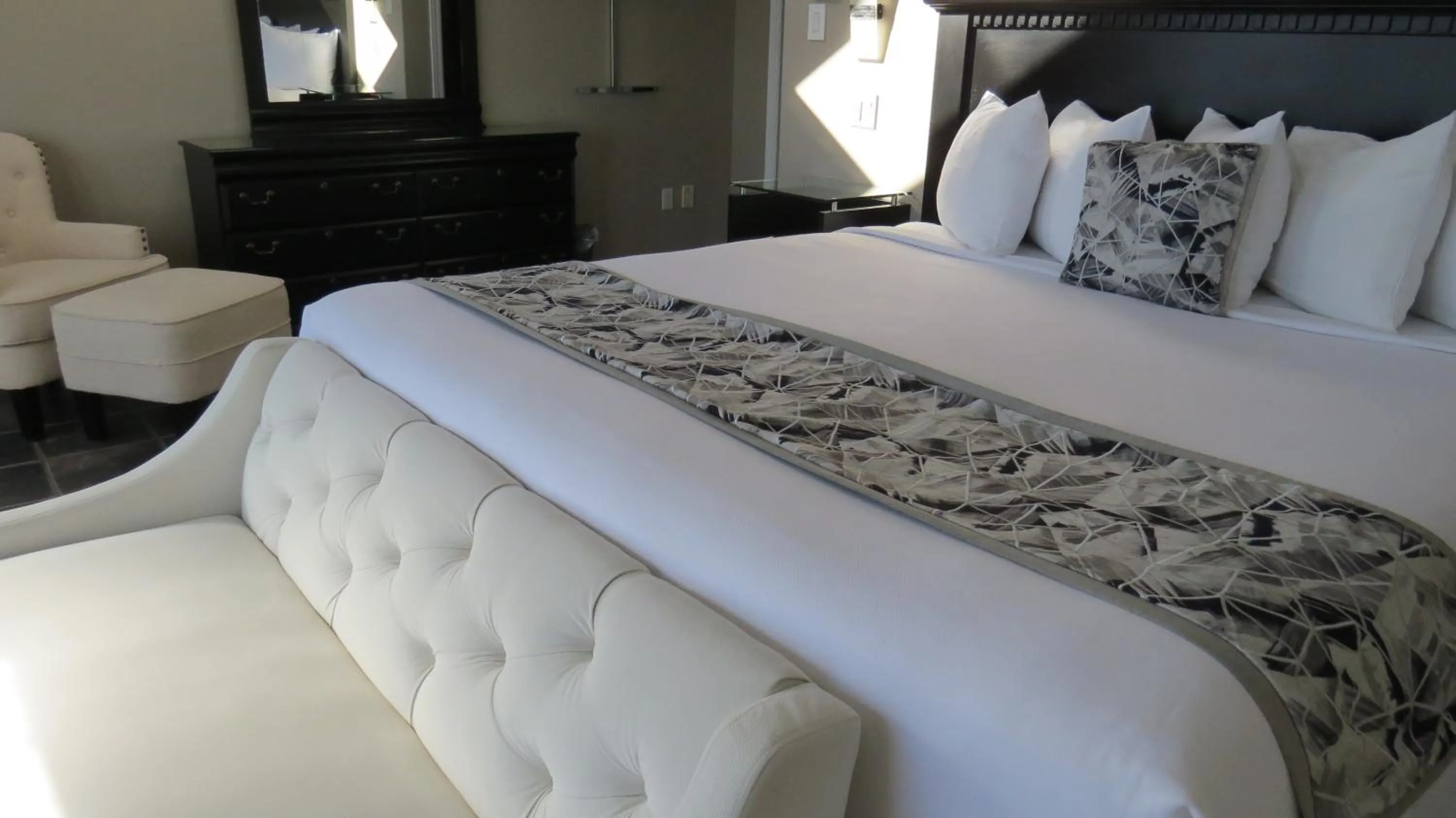 Bed in Dockside Suites