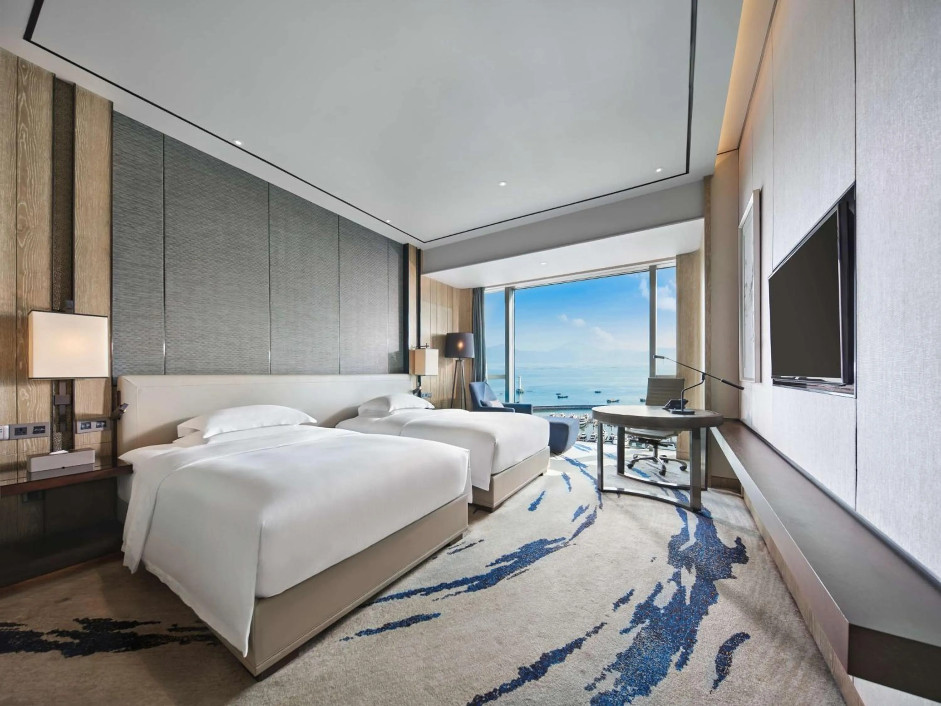 Twin Deluxe Room WangHai Wing in Hilton Shenzhen Shekou Nanhai