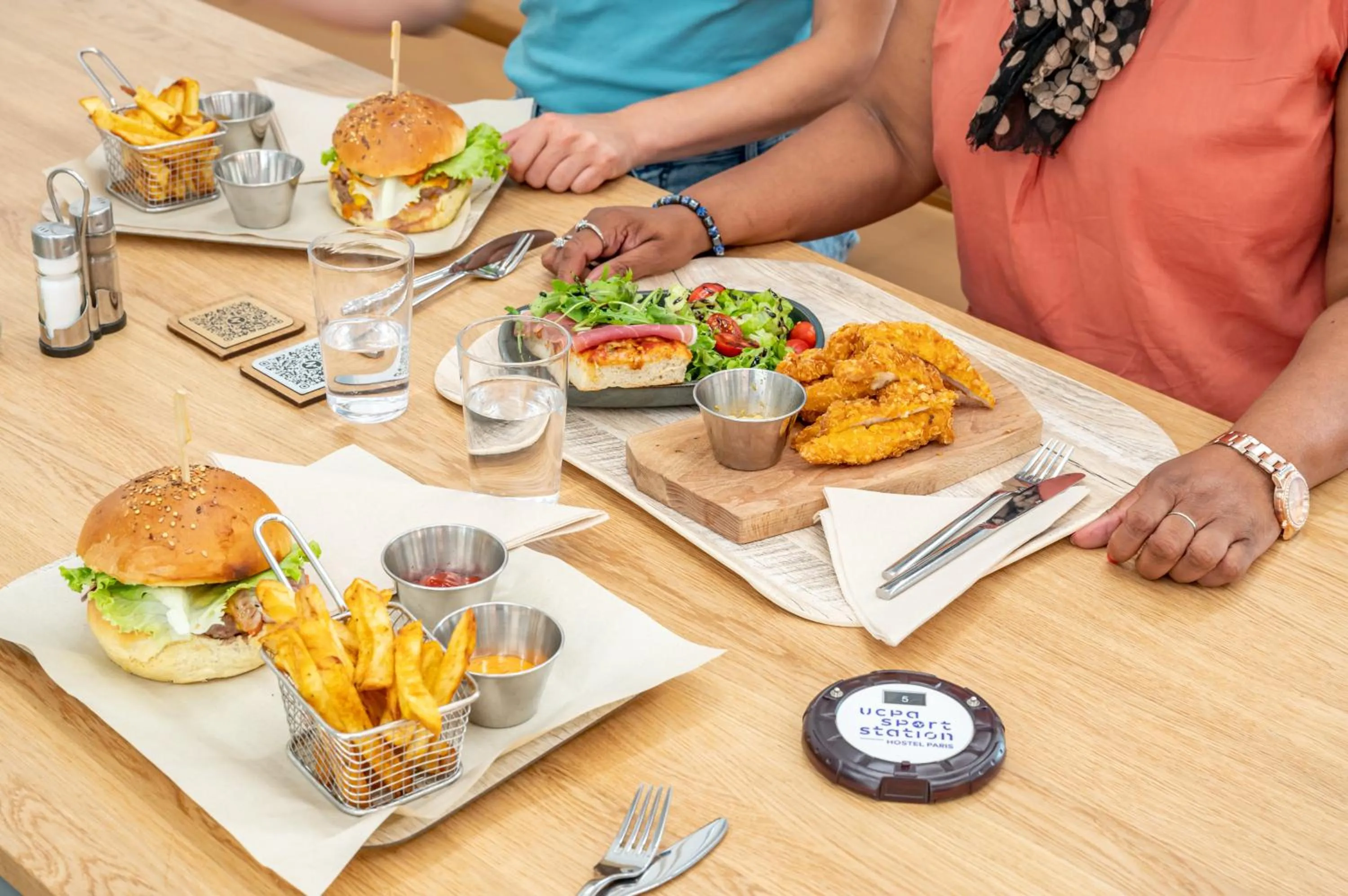 Restaurant/places to eat in UCPA SPORT STATION HOSTEL PARIS