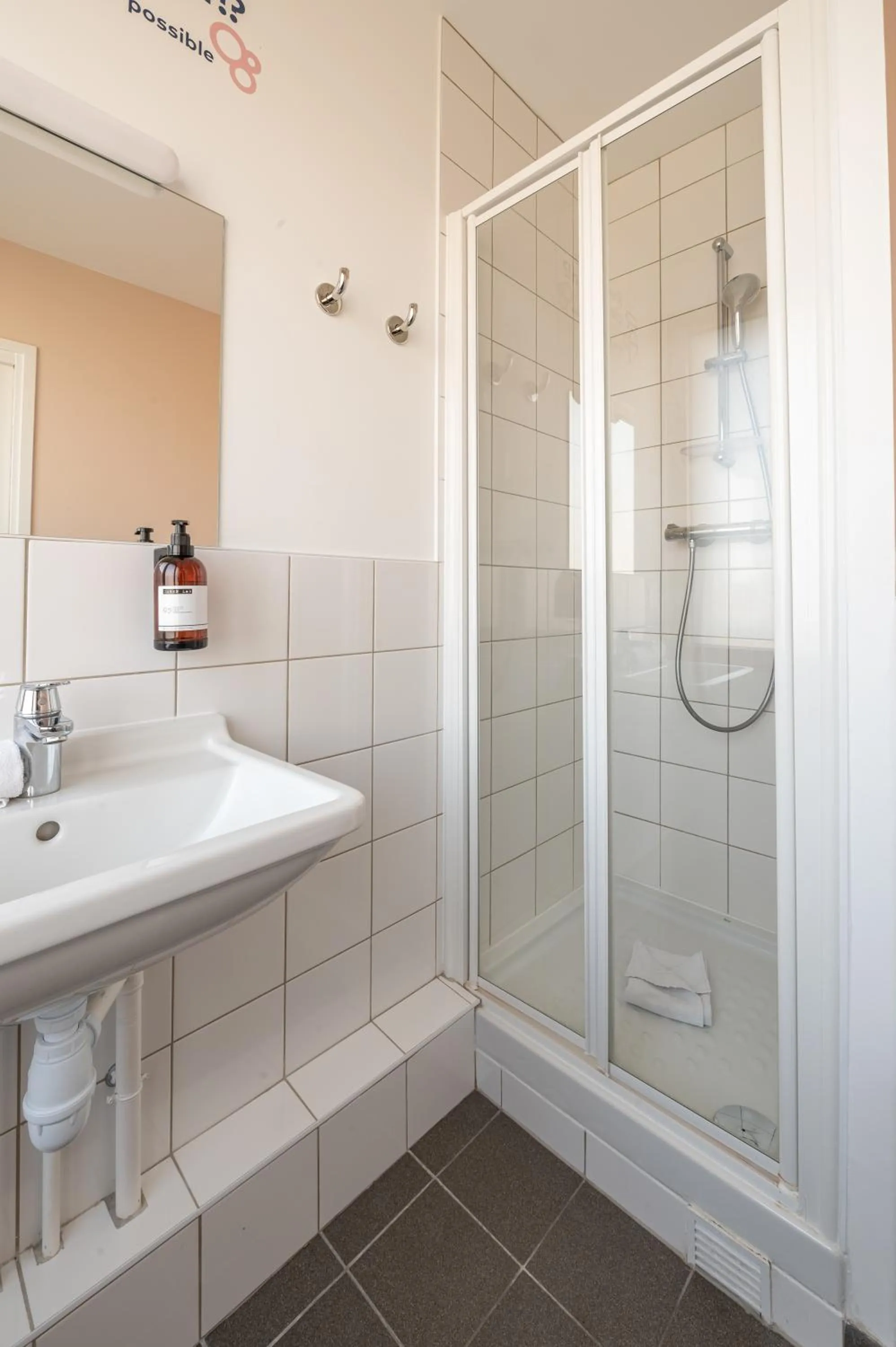 Shower in UCPA SPORT STATION HOSTEL PARIS