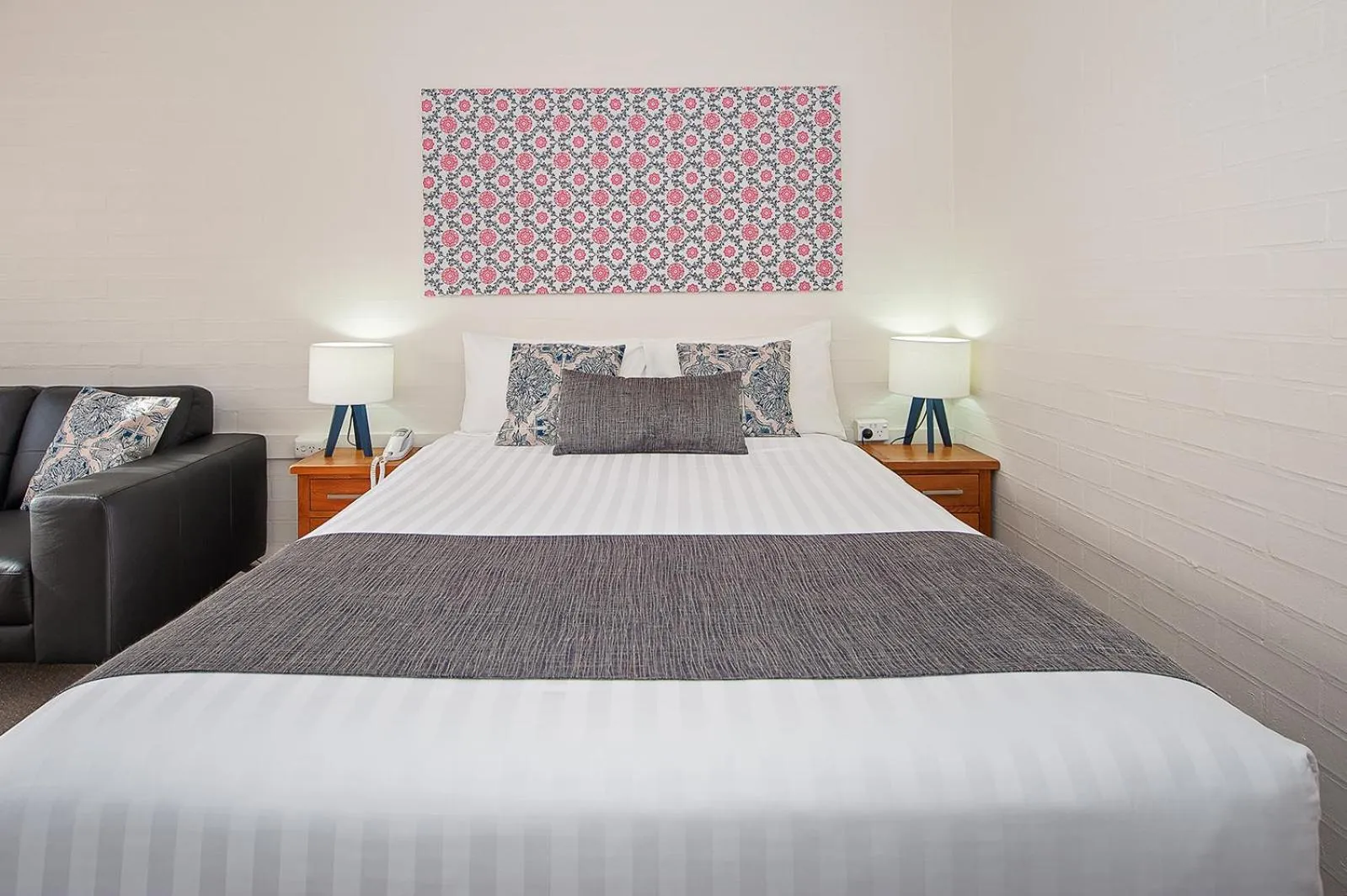 Bed in Winsor Park Motor Inn