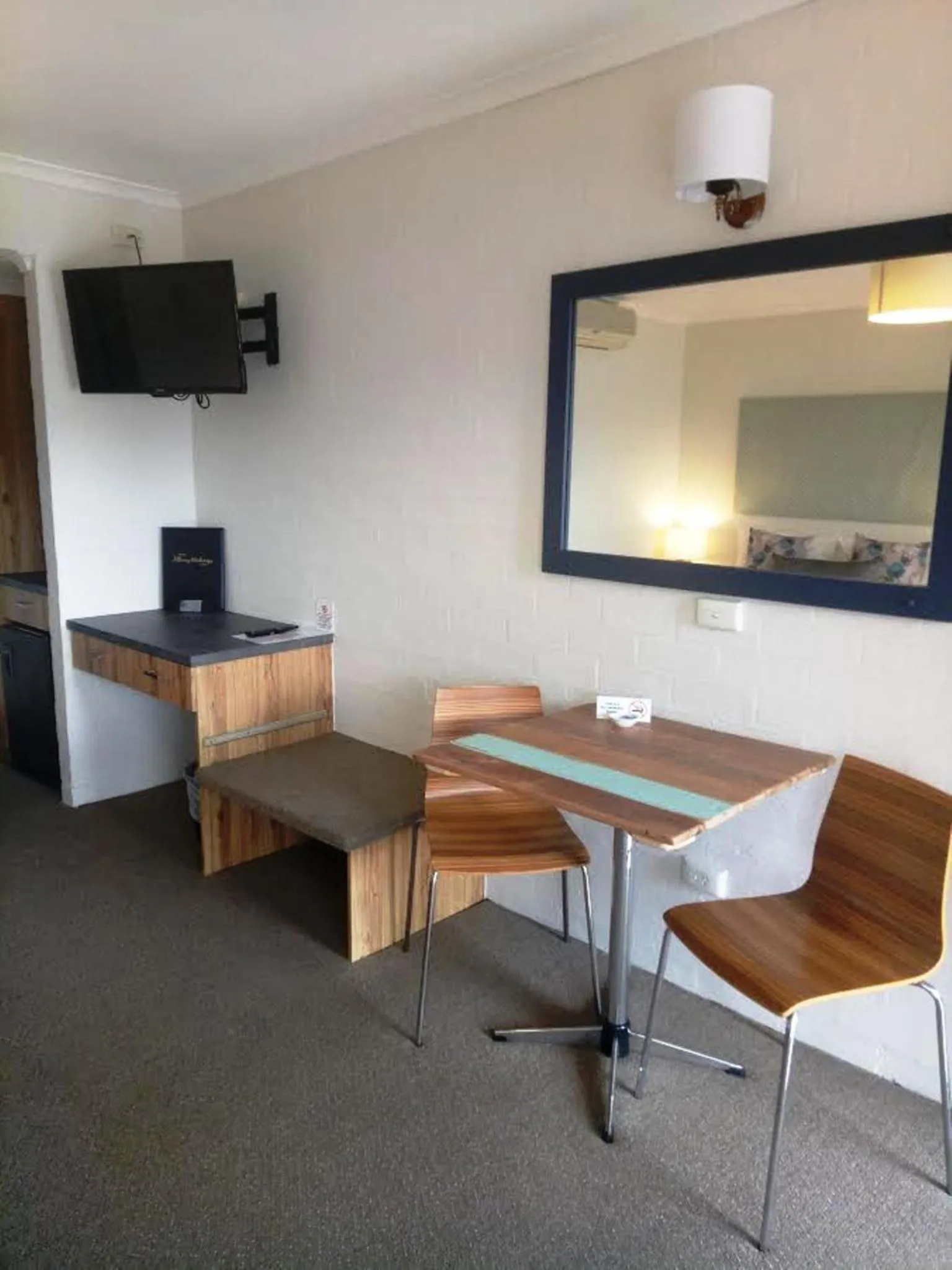 Seating area in Winsor Park Motor Inn