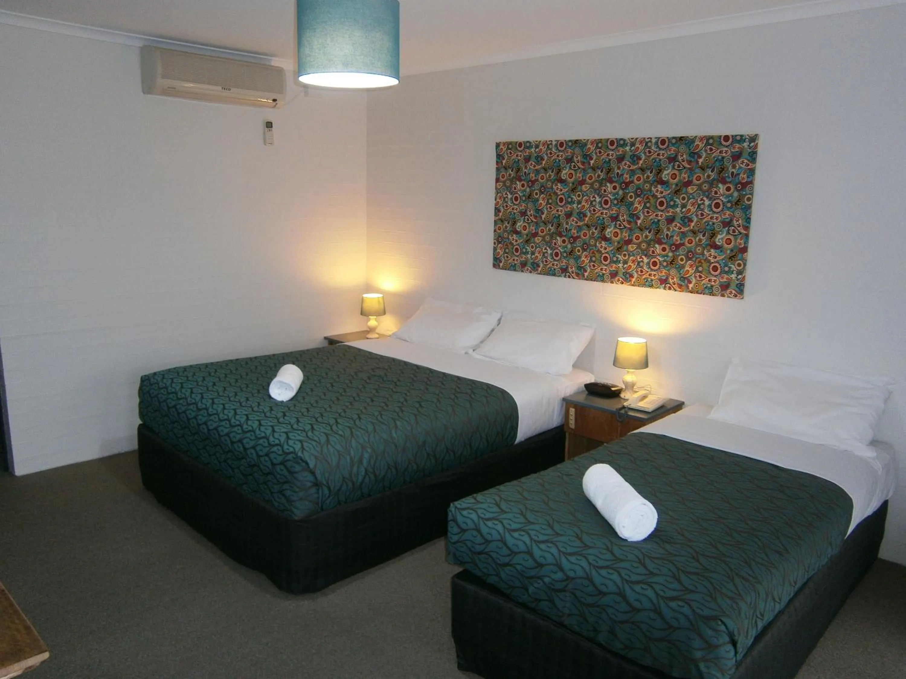 Decorative detail, Bed in Winsor Park Motor Inn