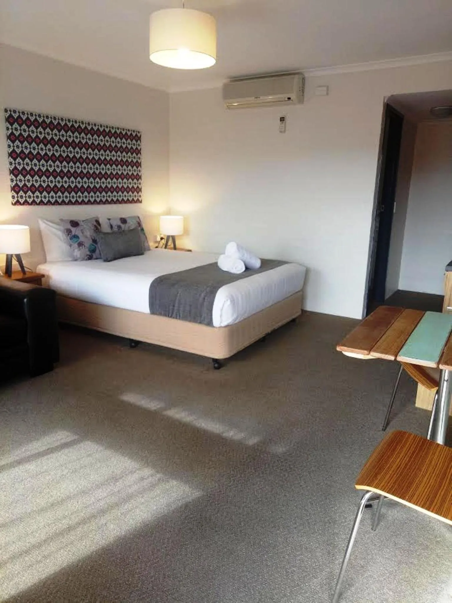 Photo of the whole room, Bed in Winsor Park Motor Inn