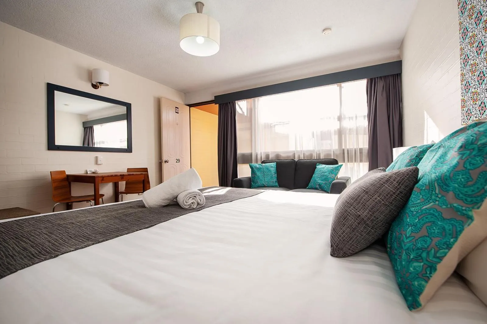 Bed in Winsor Park Motor Inn