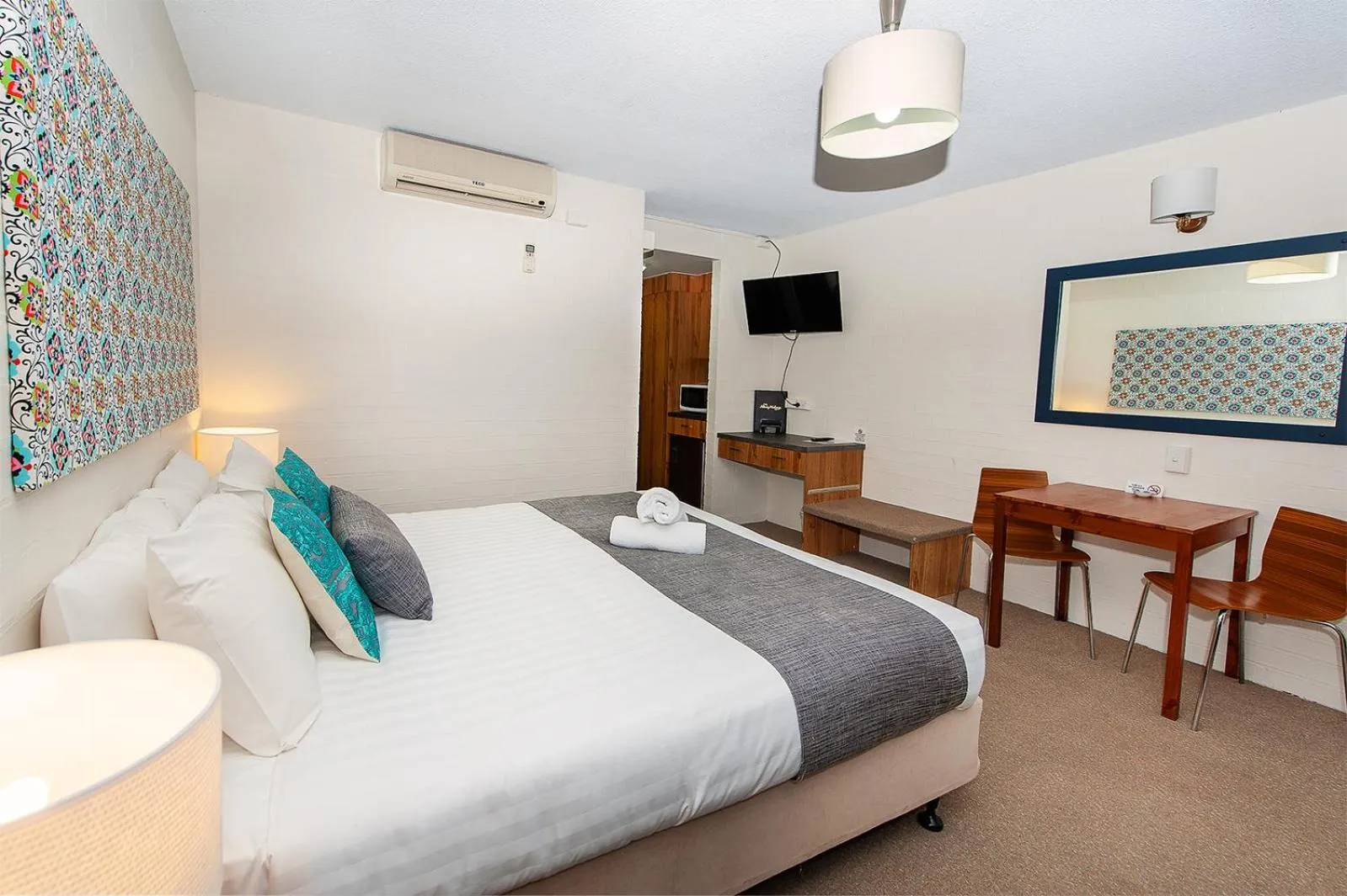 Bedroom, Bed in Winsor Park Motor Inn