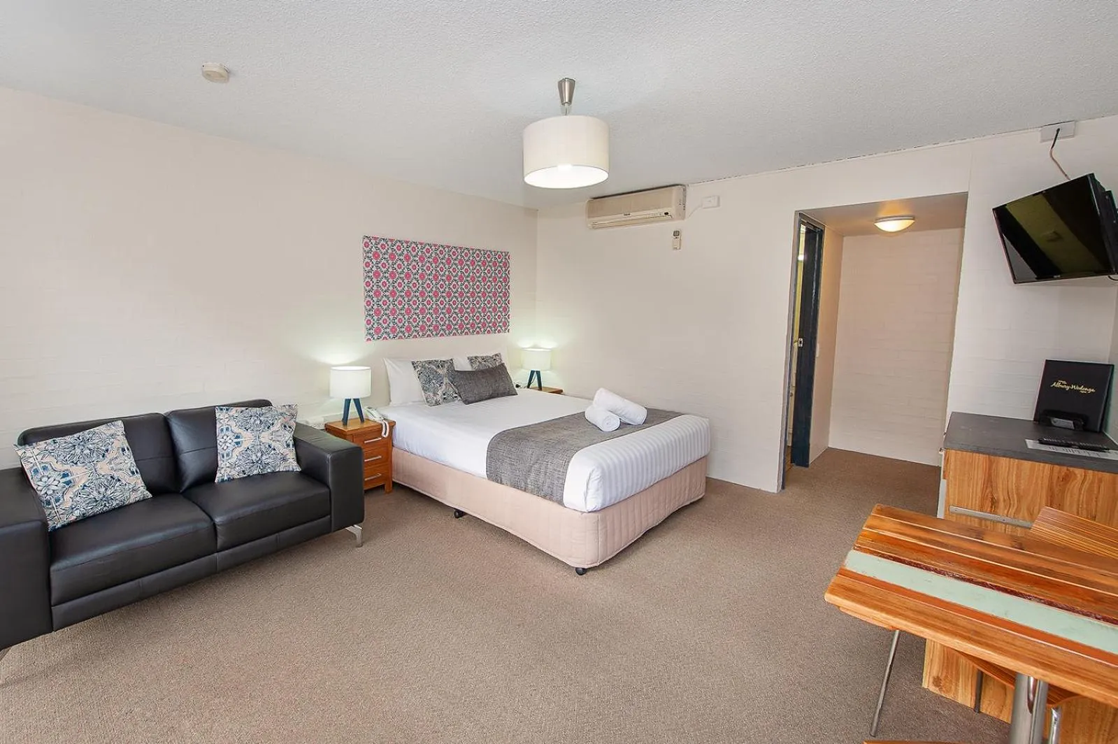 Bedroom, Bed in Winsor Park Motor Inn