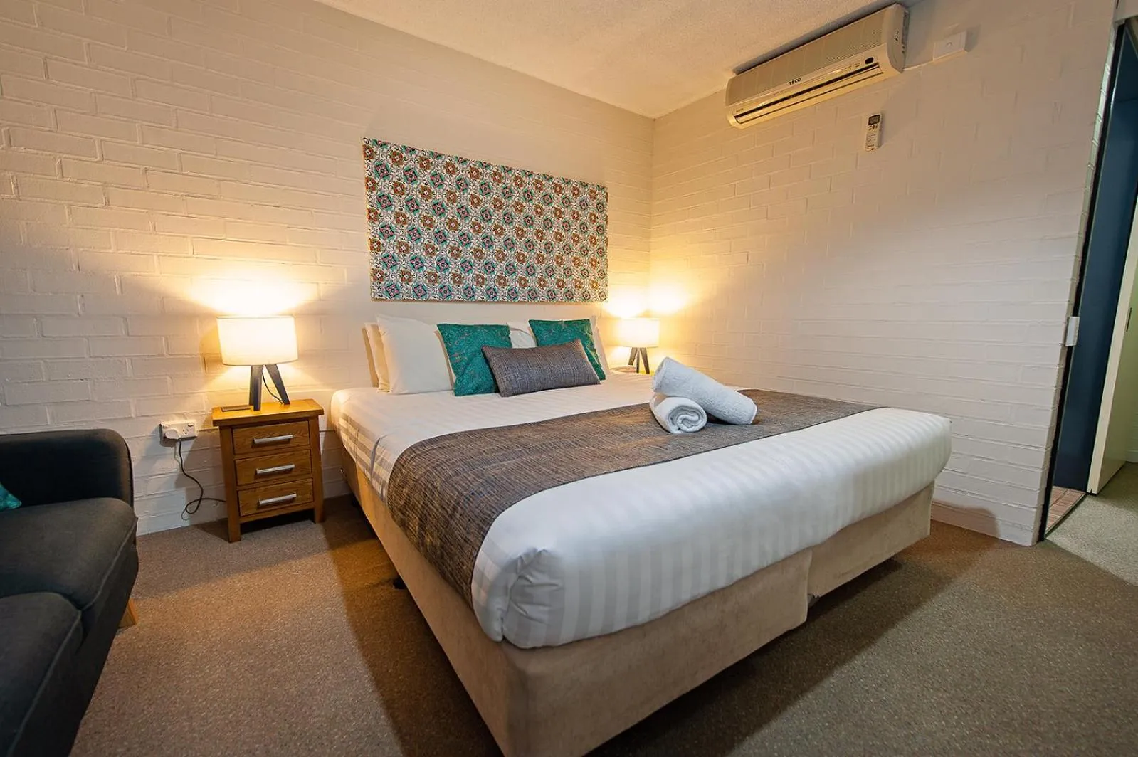 Bedroom, Bed in Winsor Park Motor Inn