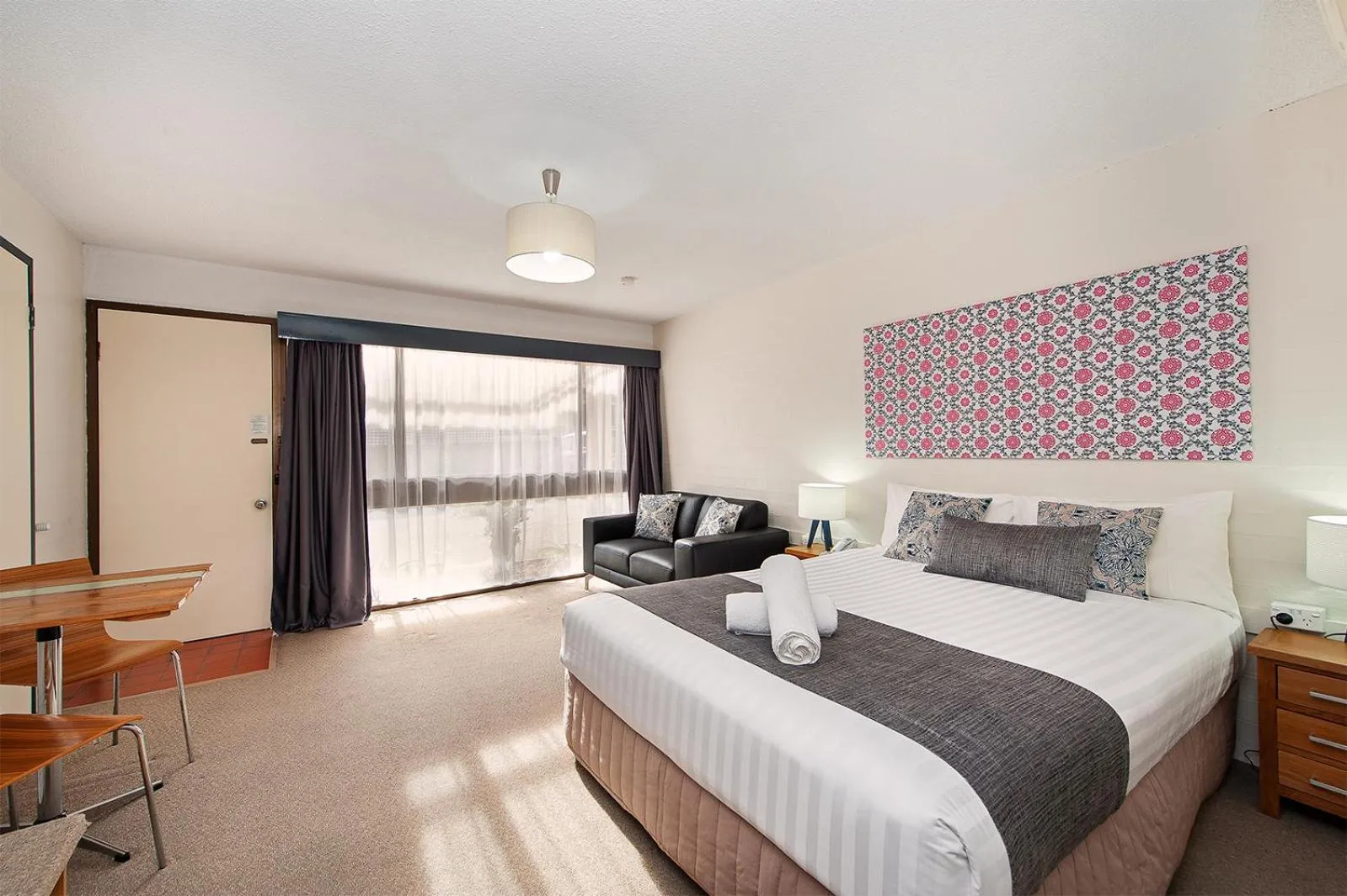 Bedroom, Bed in Winsor Park Motor Inn