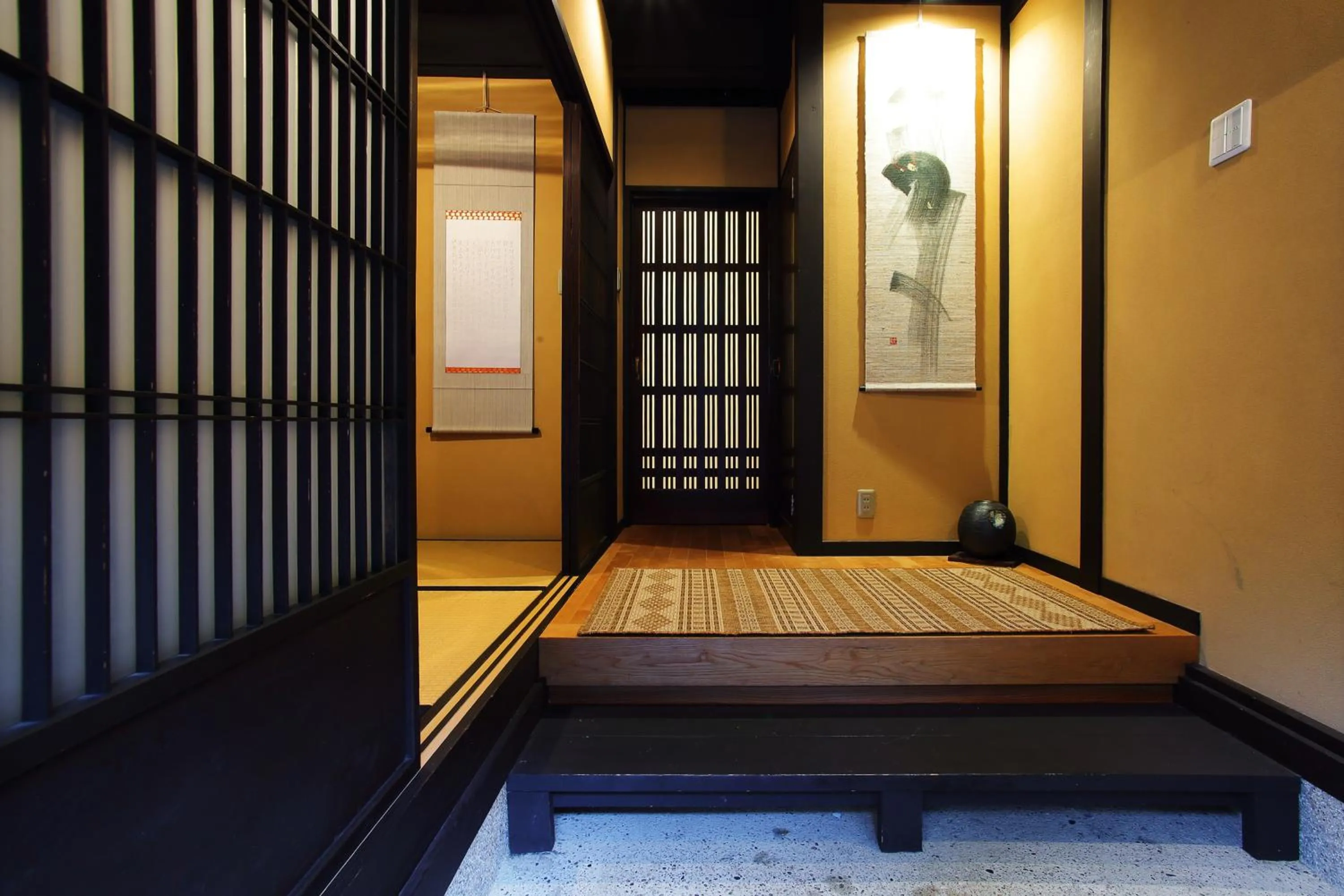 Facade/entrance, Bed in Kyo-Akari Inn