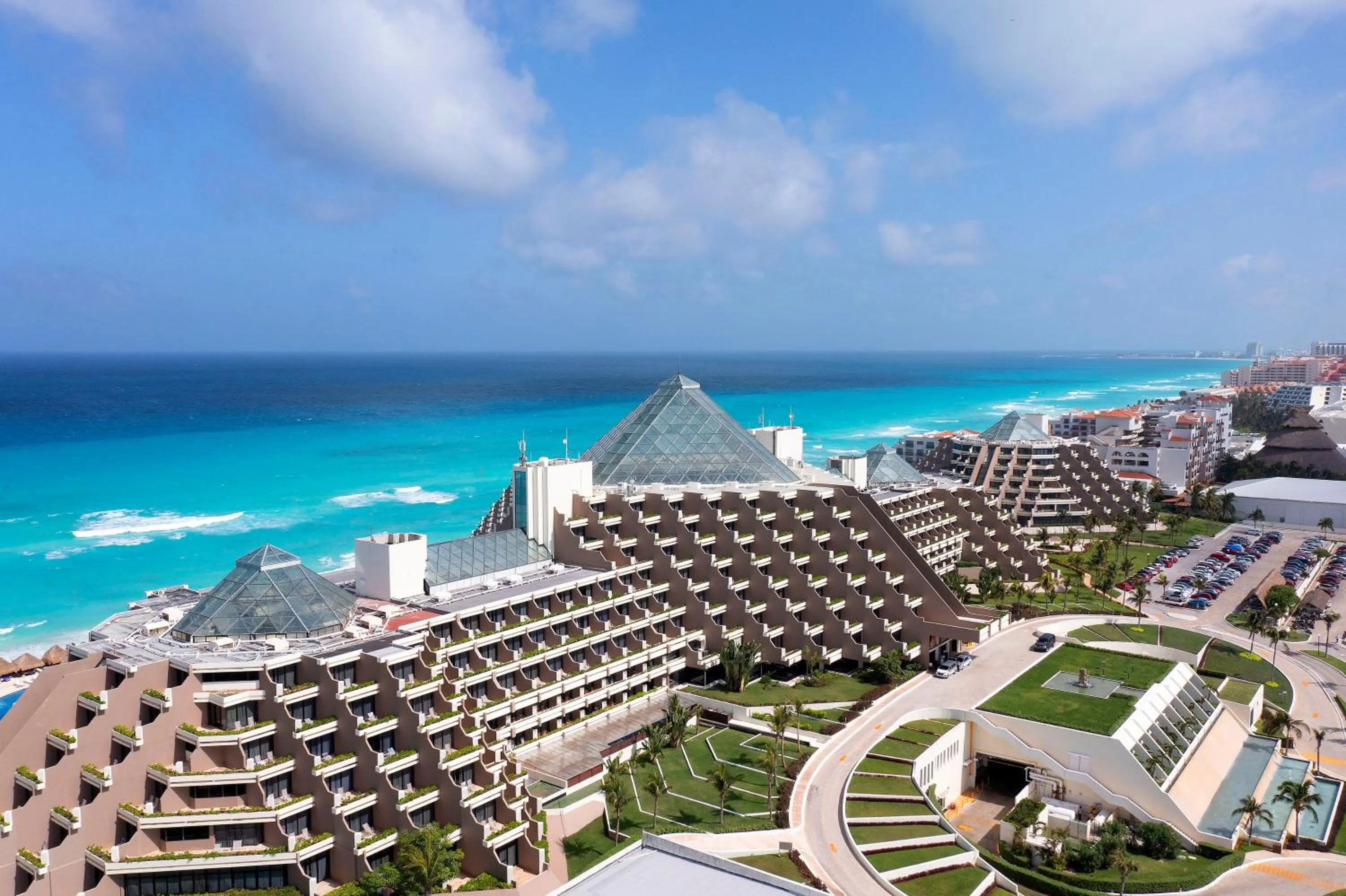 Property building in Paradisus Cancun All Inclusive - Grand Reopening coming soon