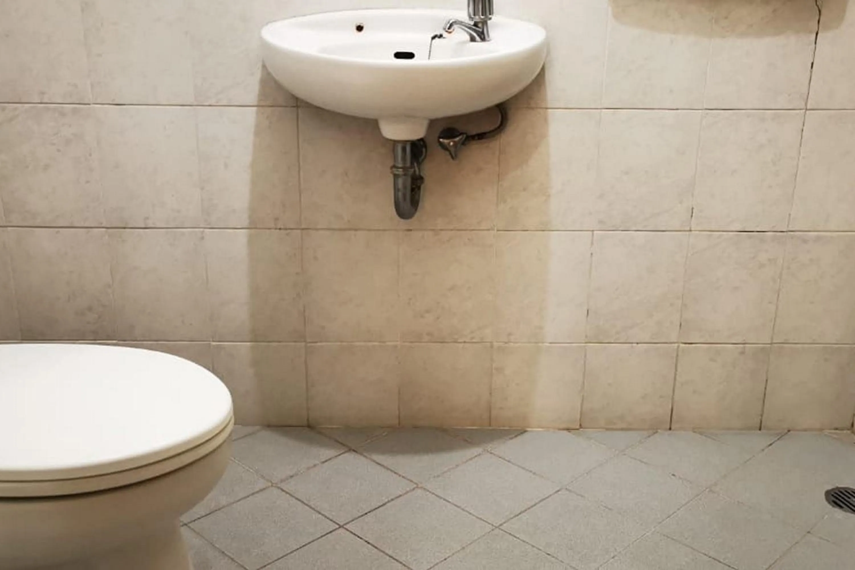 Bathroom in Dinnar Homestay Gayungan Syariah RedPartner