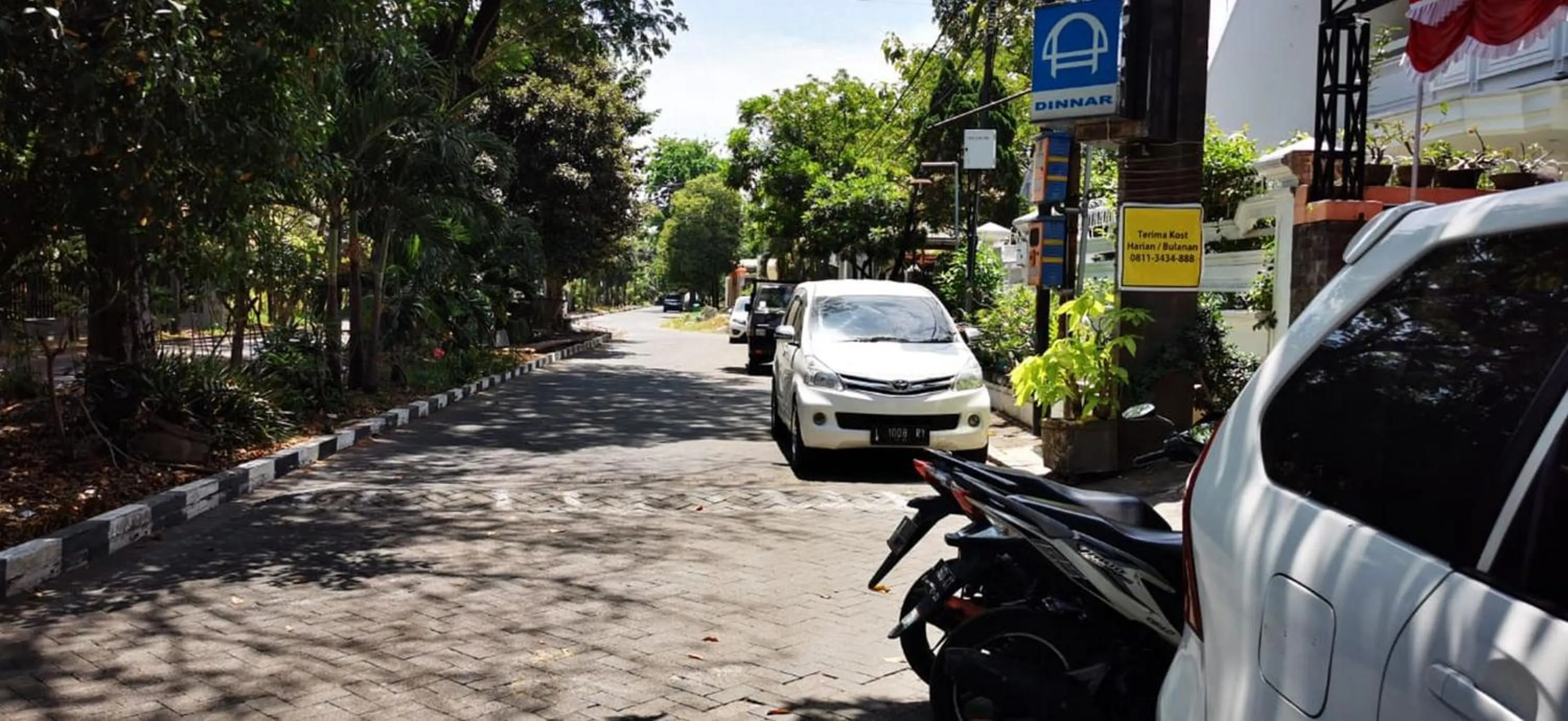 Parking in Dinnar Homestay Gayungan Syariah RedPartner