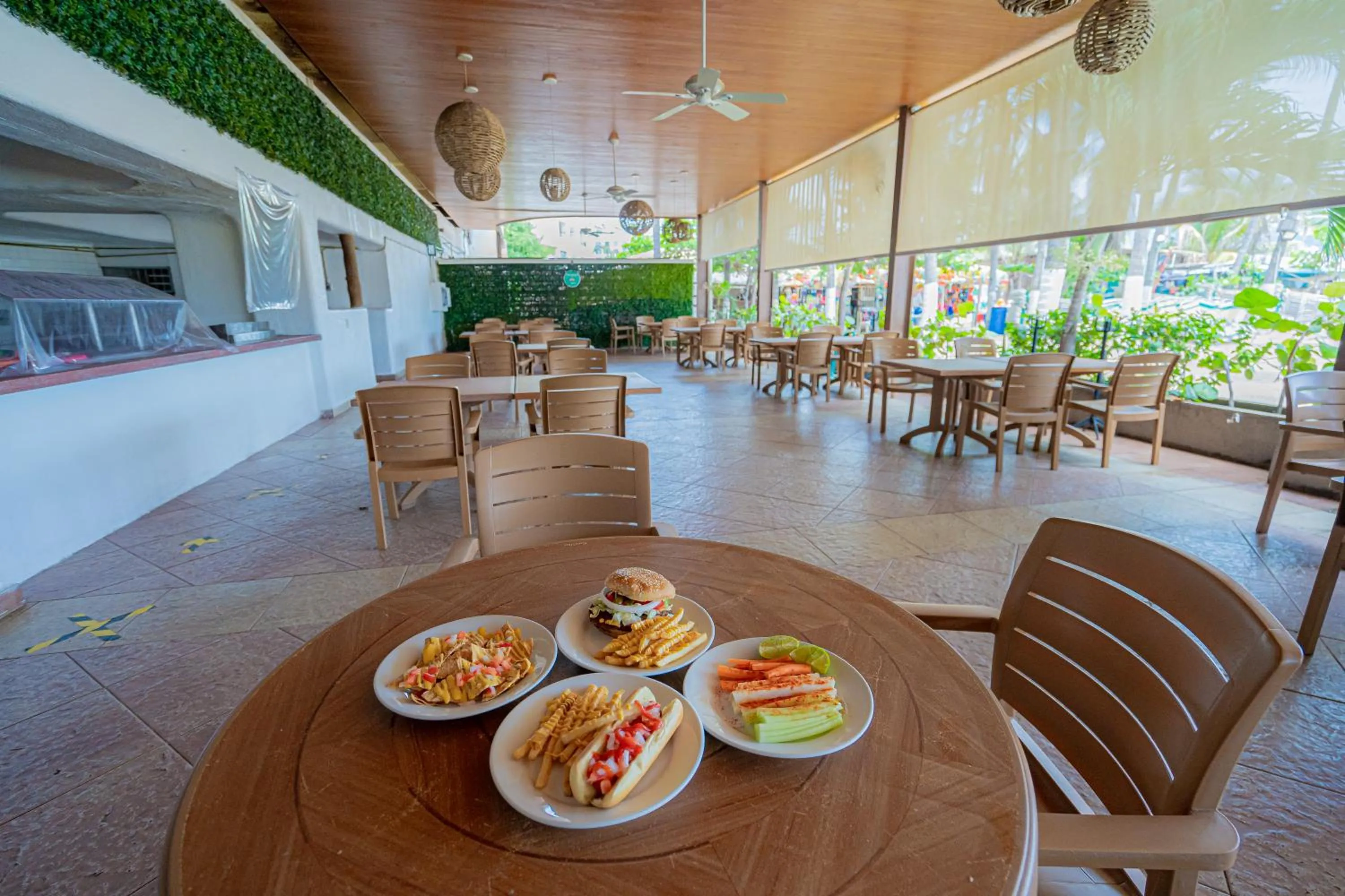 Restaurant/places to eat in Playa Suites Acapulco