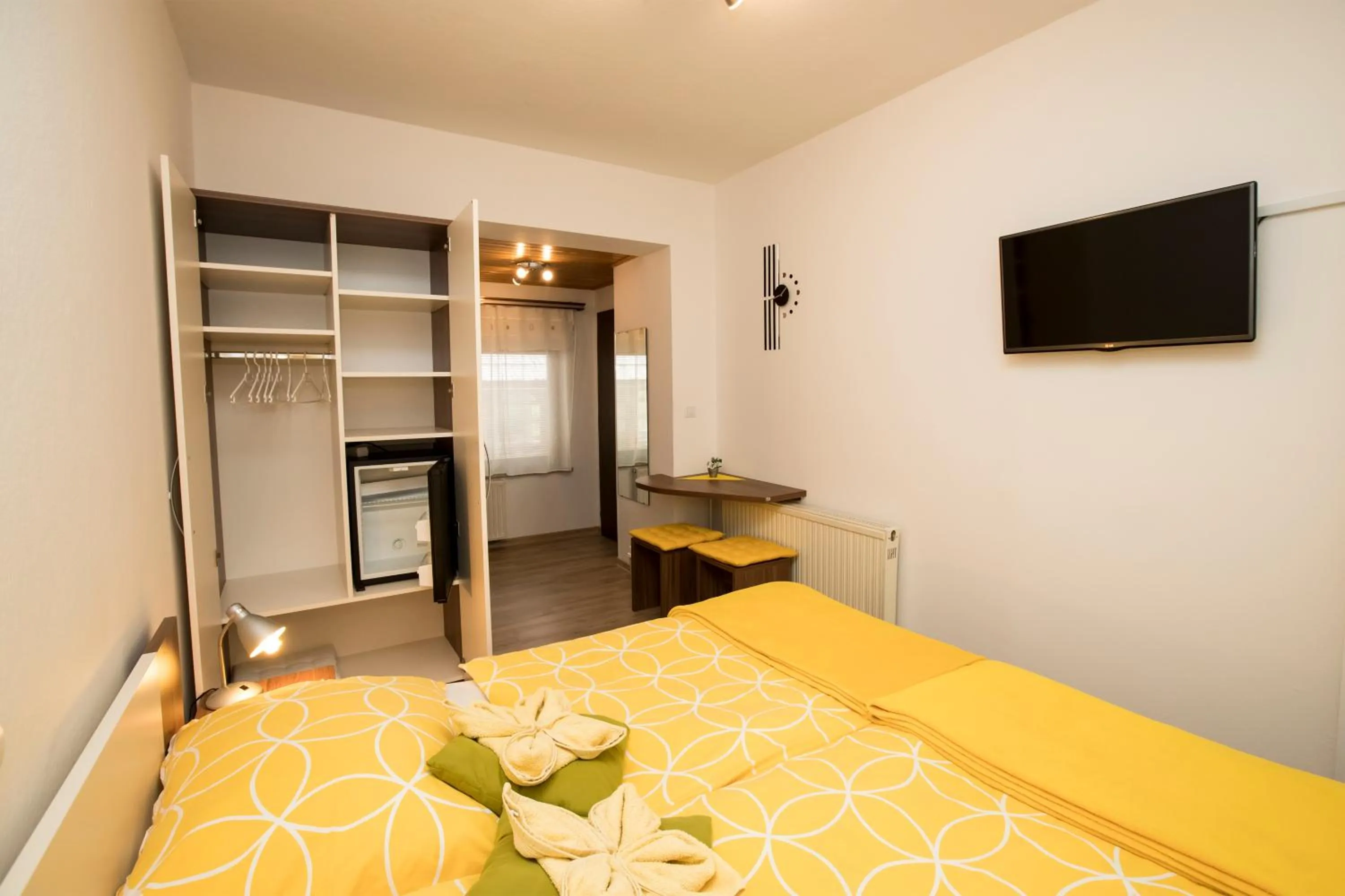 Photo of the whole room, Bed in Accommodation Resman