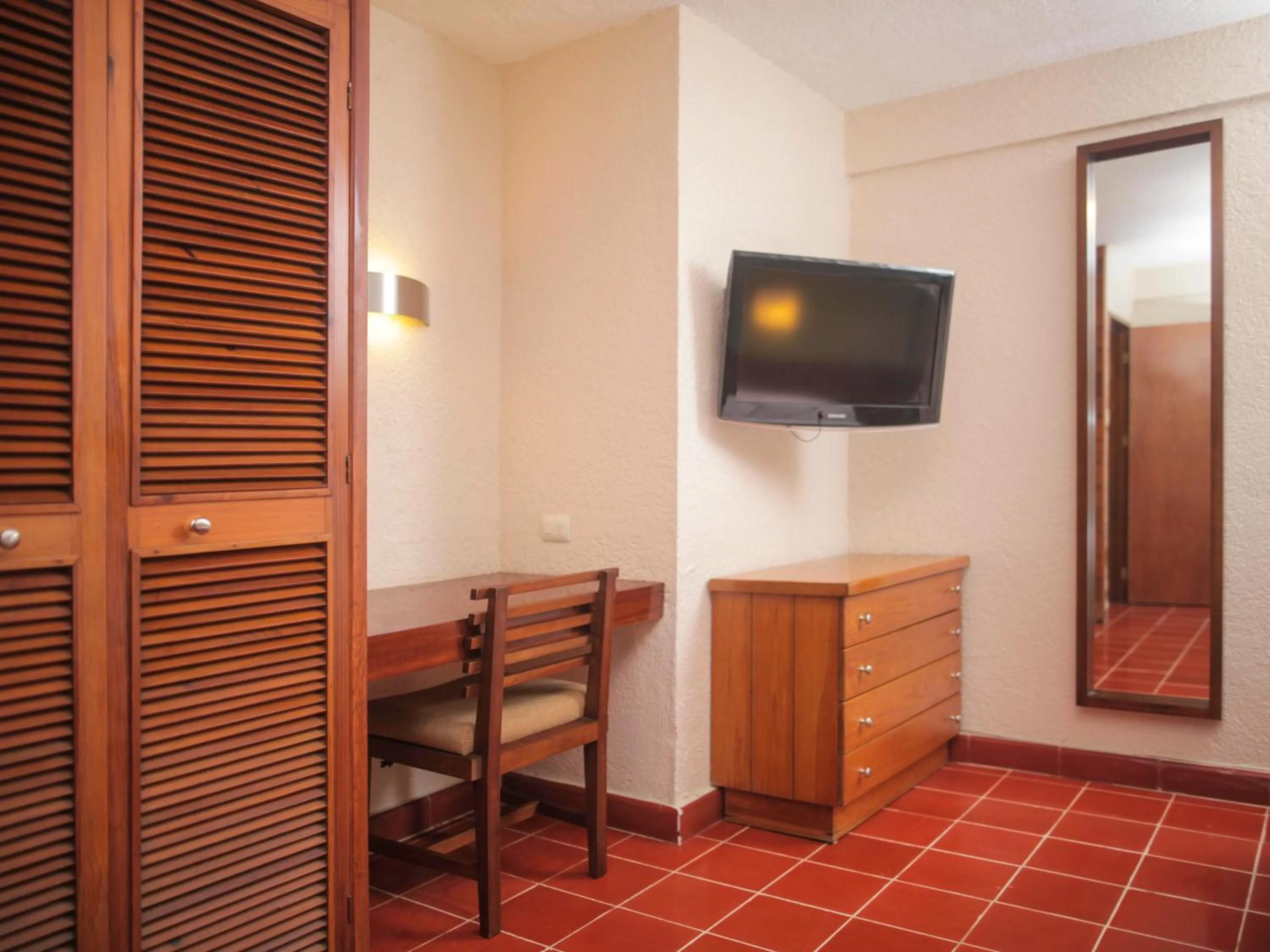 TV and multimedia in Hotel Casa Colonial Cozumel