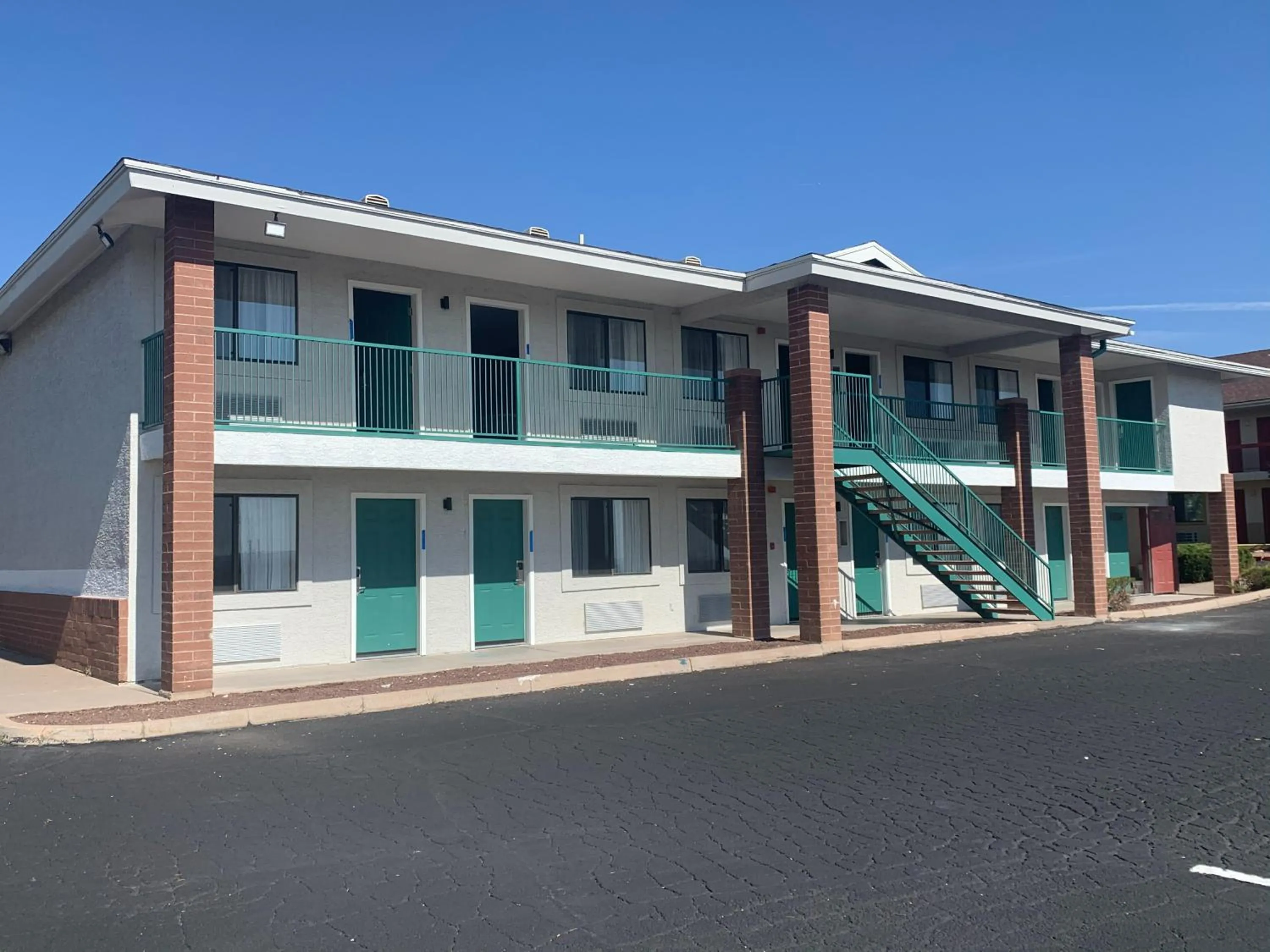 Property building in GreenTree Inn of Holbrook, AZ