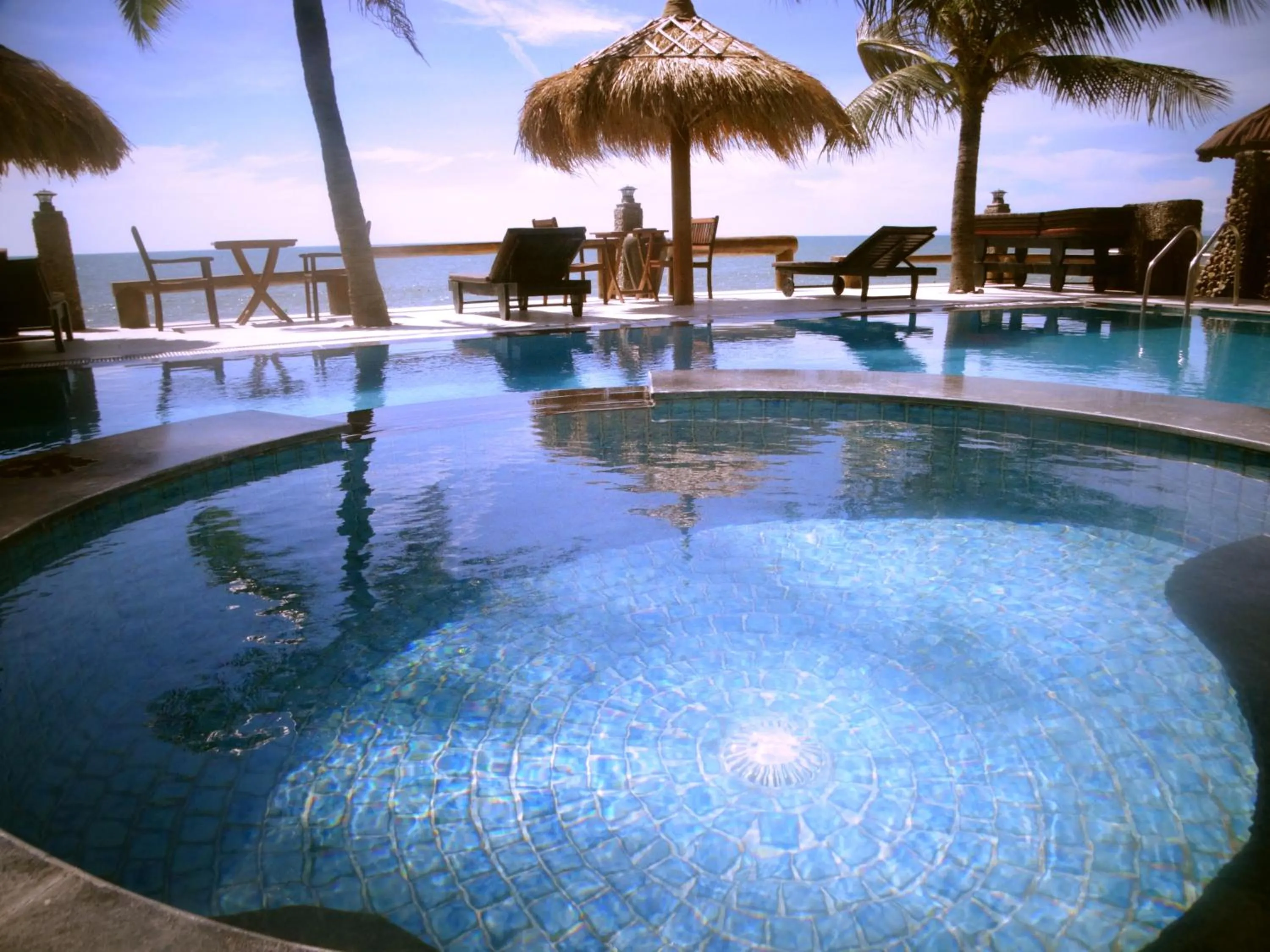 Swimming pool in ViVa Resort Mui Ne