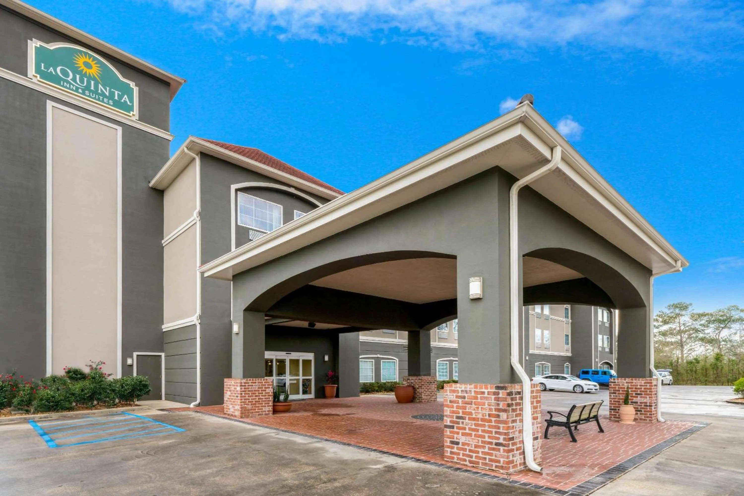 Property building in La Quinta Inn & Suites by Wyndham Broussard - Lafayette Area
