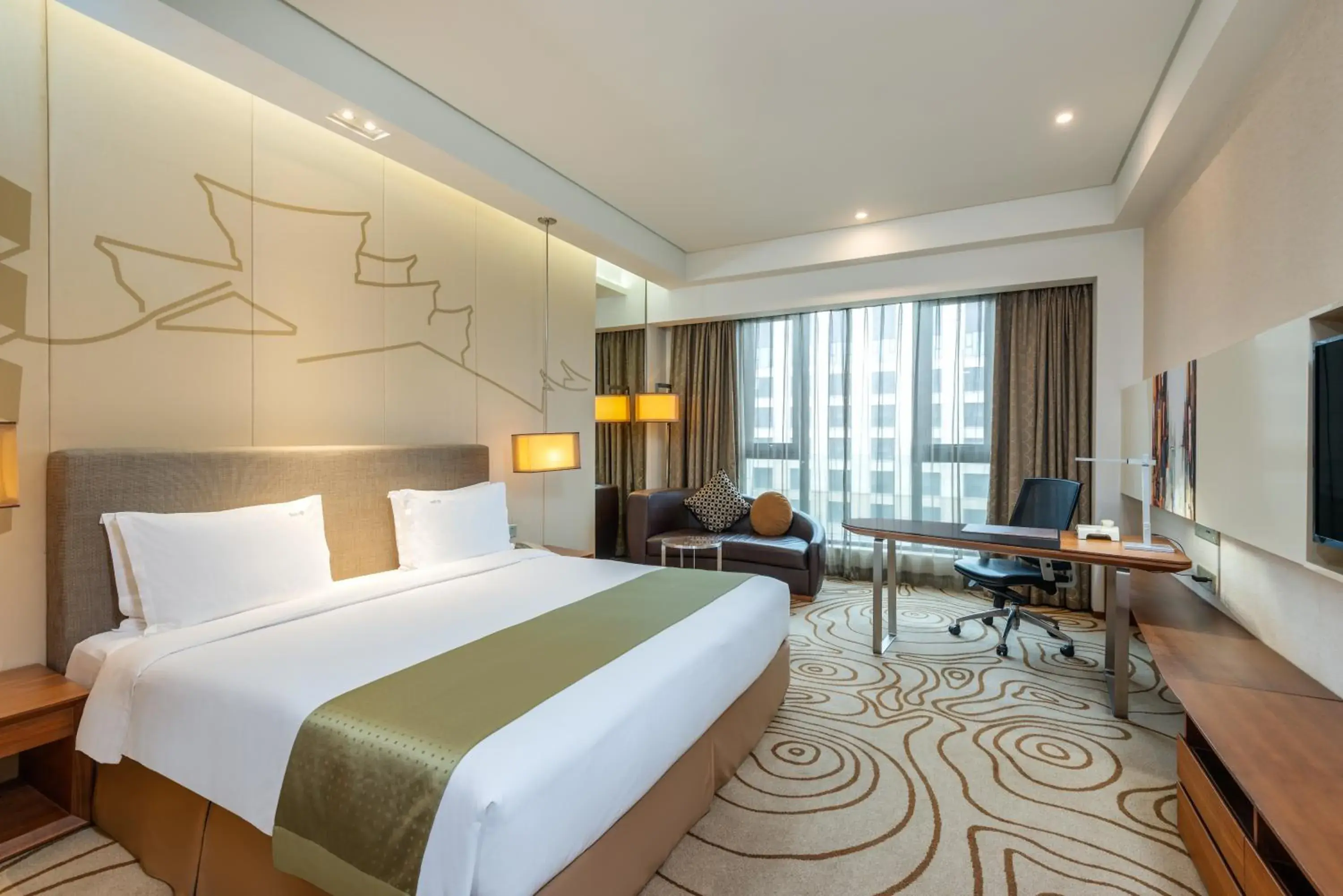 Standard King Room with City View in Holiday Inn Shanghai Hongqiao by IHG - near by Hongqiao Airport & NECC Standard King Room with City View in Holiday Inn Shanghai Hongqiao by IHG - near by Hongqiao Airport & NECC