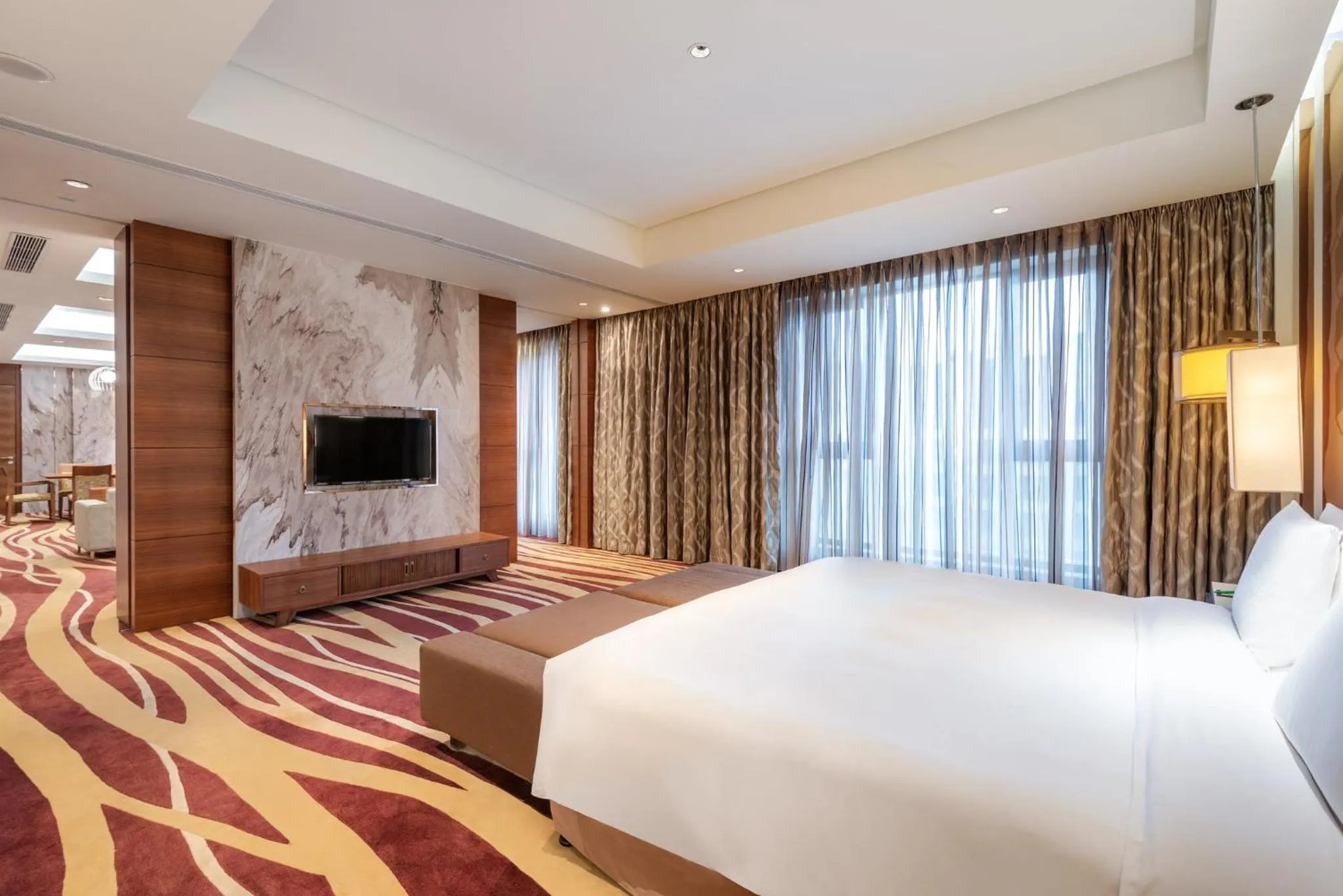Photo of the whole room, Bed in Holiday Inn Shanghai Hongqiao by IHG - near by Hongqiao Airport & NECC