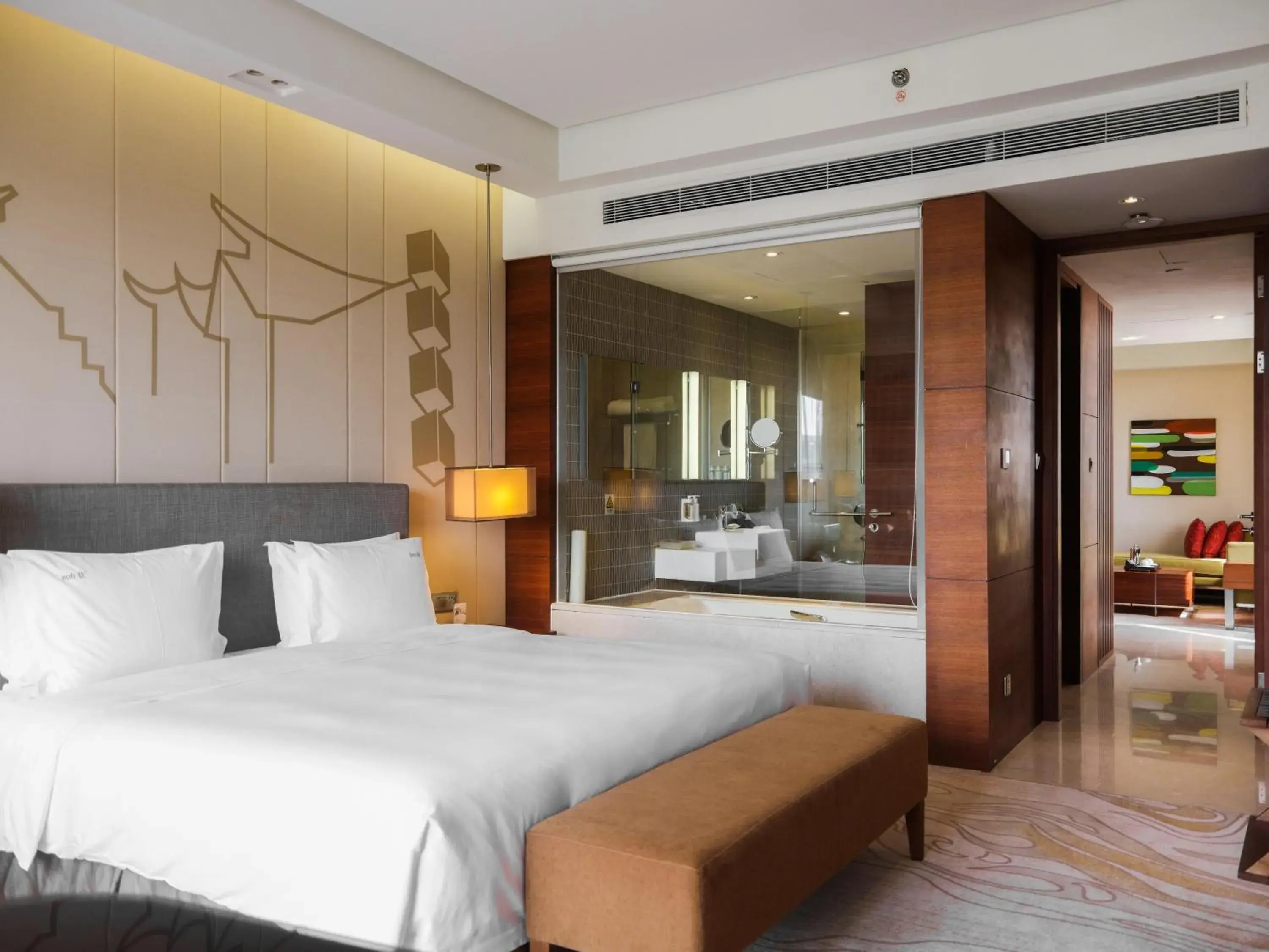 Premium Room in Holiday Inn Shanghai Hongqiao by IHG - near by Hongqiao Airport & NECC Premium Room in Holiday Inn Shanghai Hongqiao by IHG - near by Hongqiao Airport & NECC