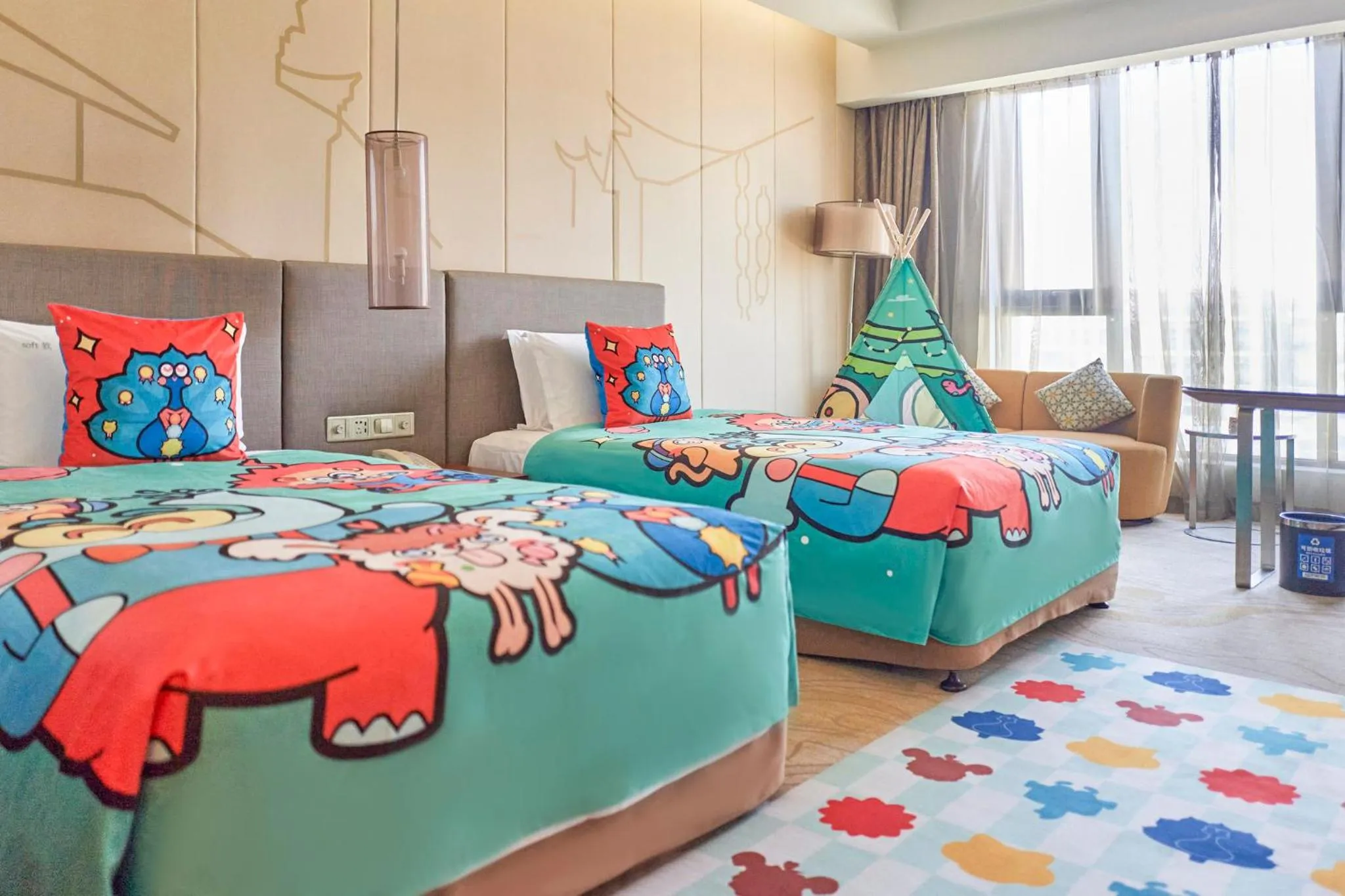 Photo of the whole room, Bed in Holiday Inn Shanghai Hongqiao by IHG - near by Hongqiao Airport & NECC