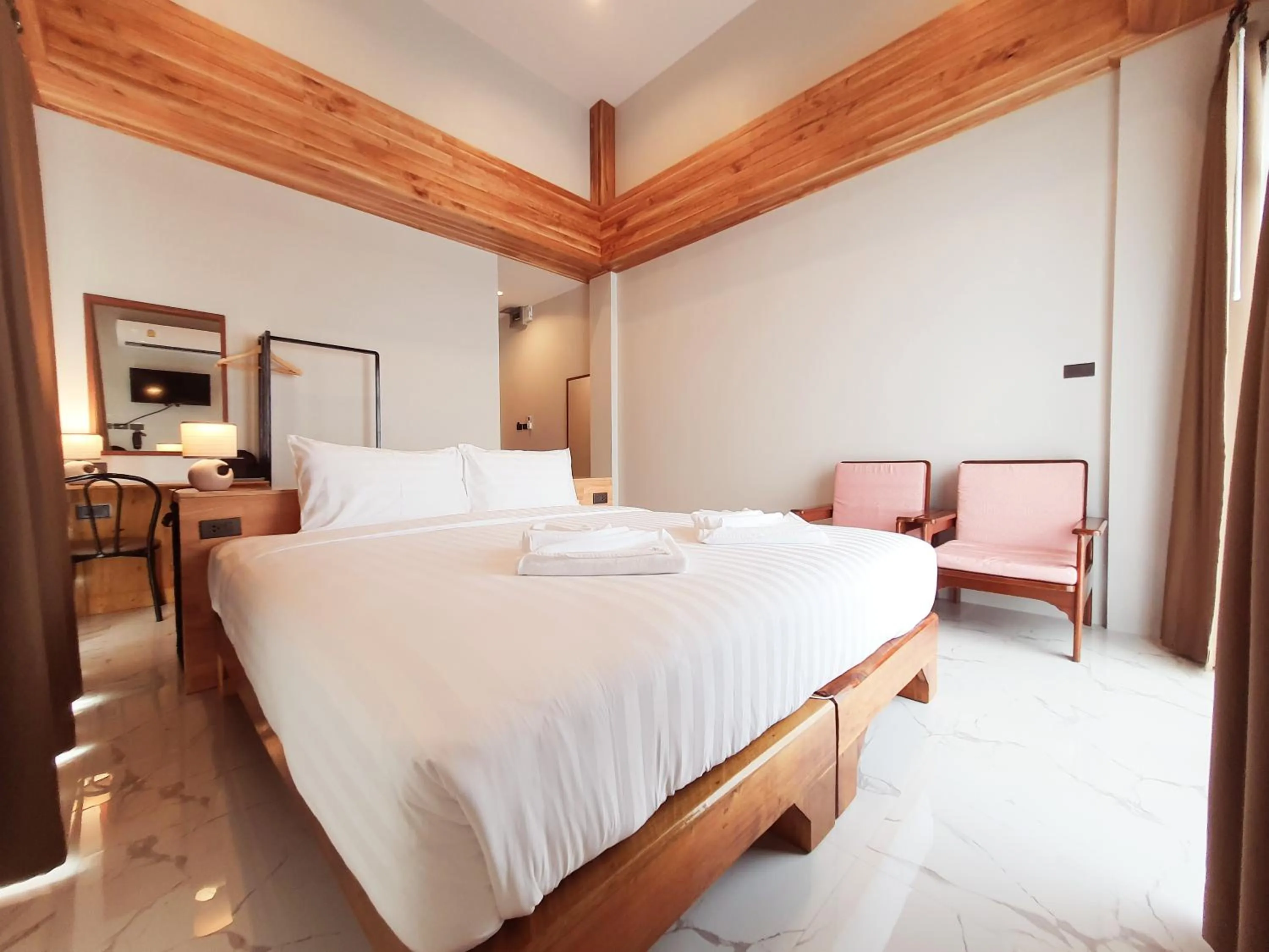 Bed in SUhotel Suratthani