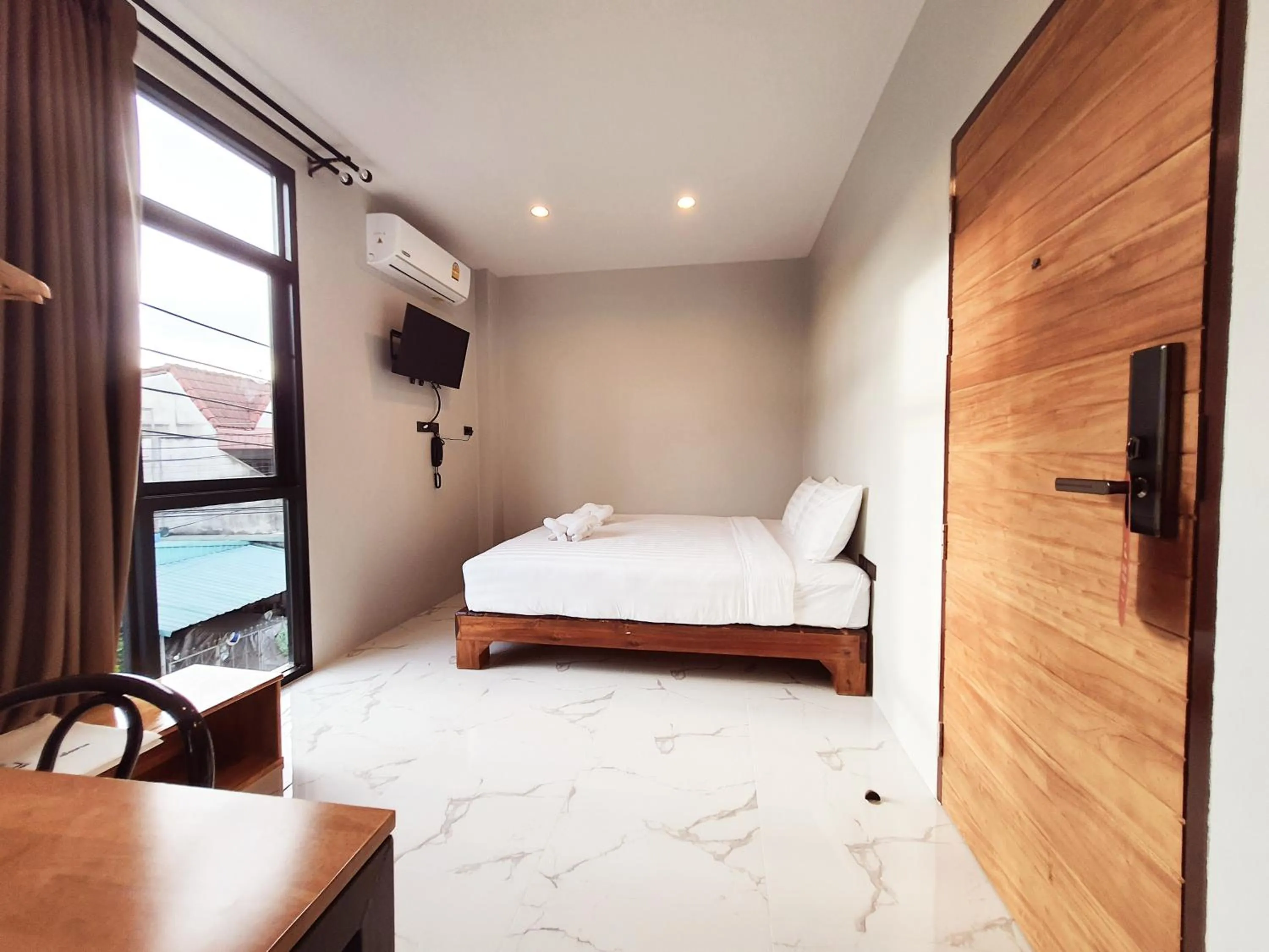 Photo of the whole room, Bed in SUhotel Suratthani