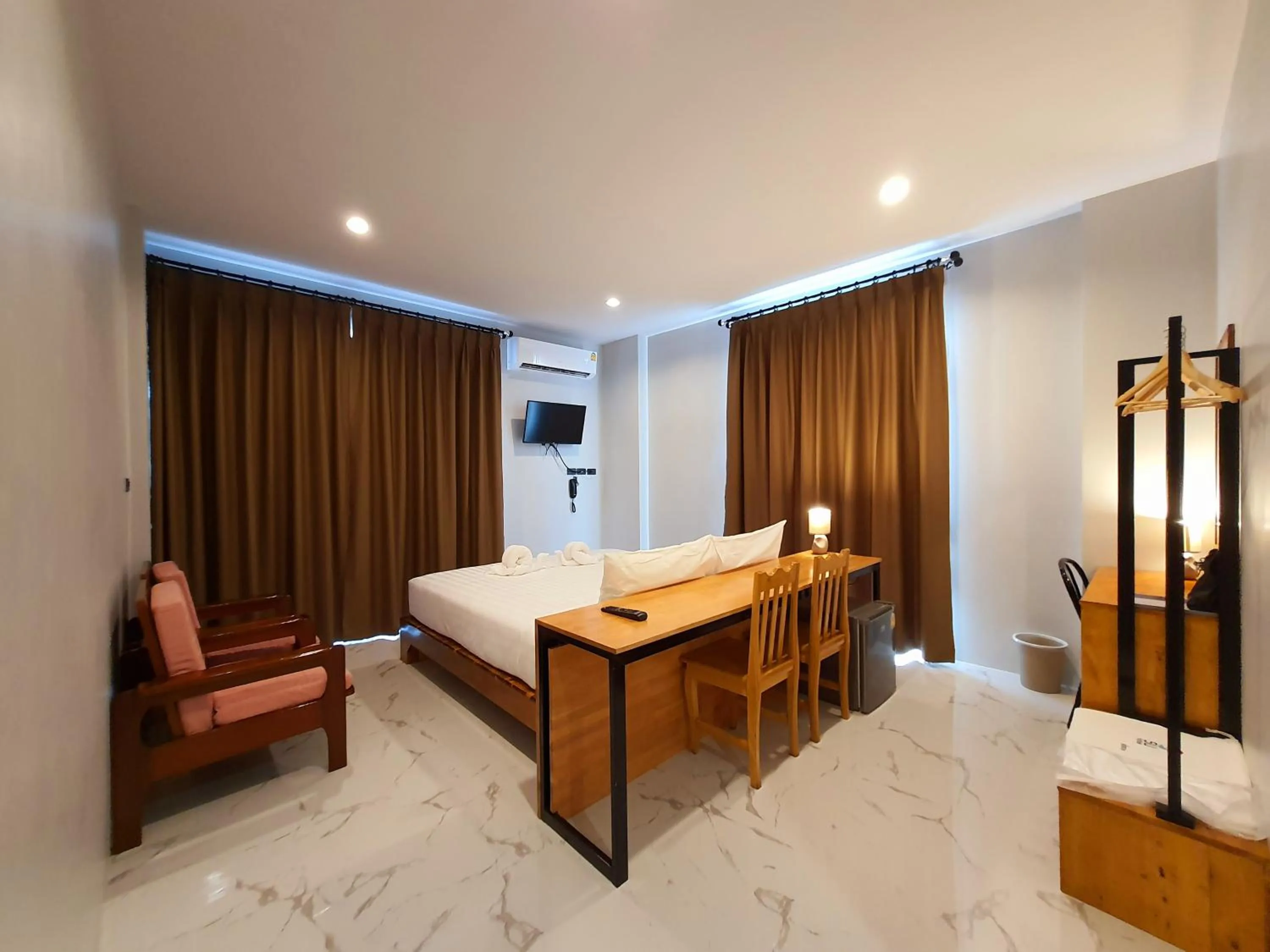 Photo of the whole room, Bed in SUhotel Suratthani