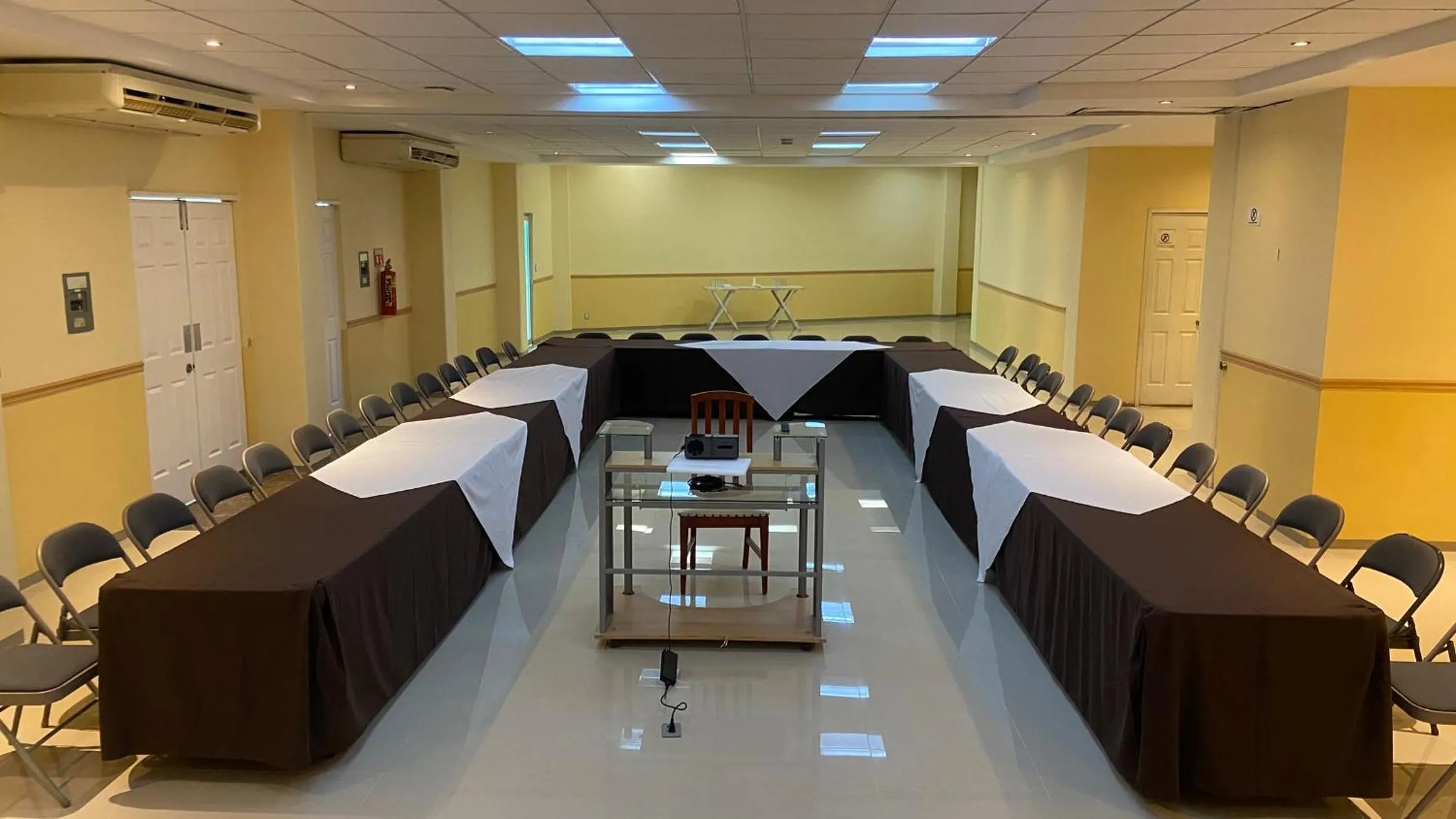 Meeting/conference room in Hotel Enterprise Inn Poliforum