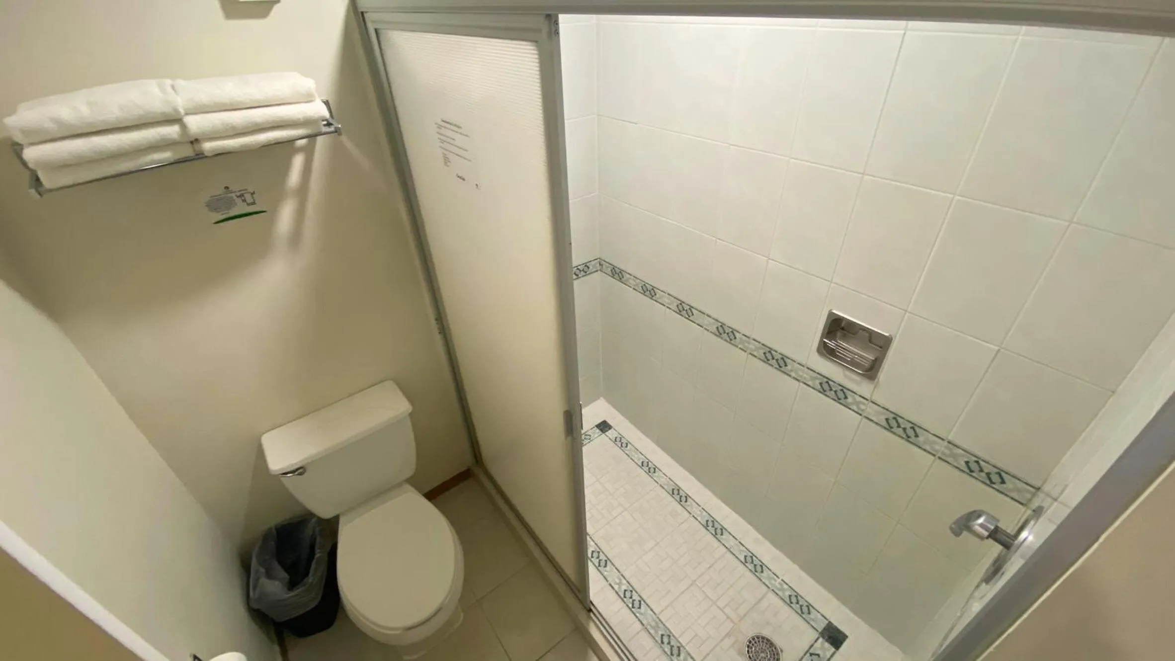 Shower in Hotel Enterprise Inn Poliforum