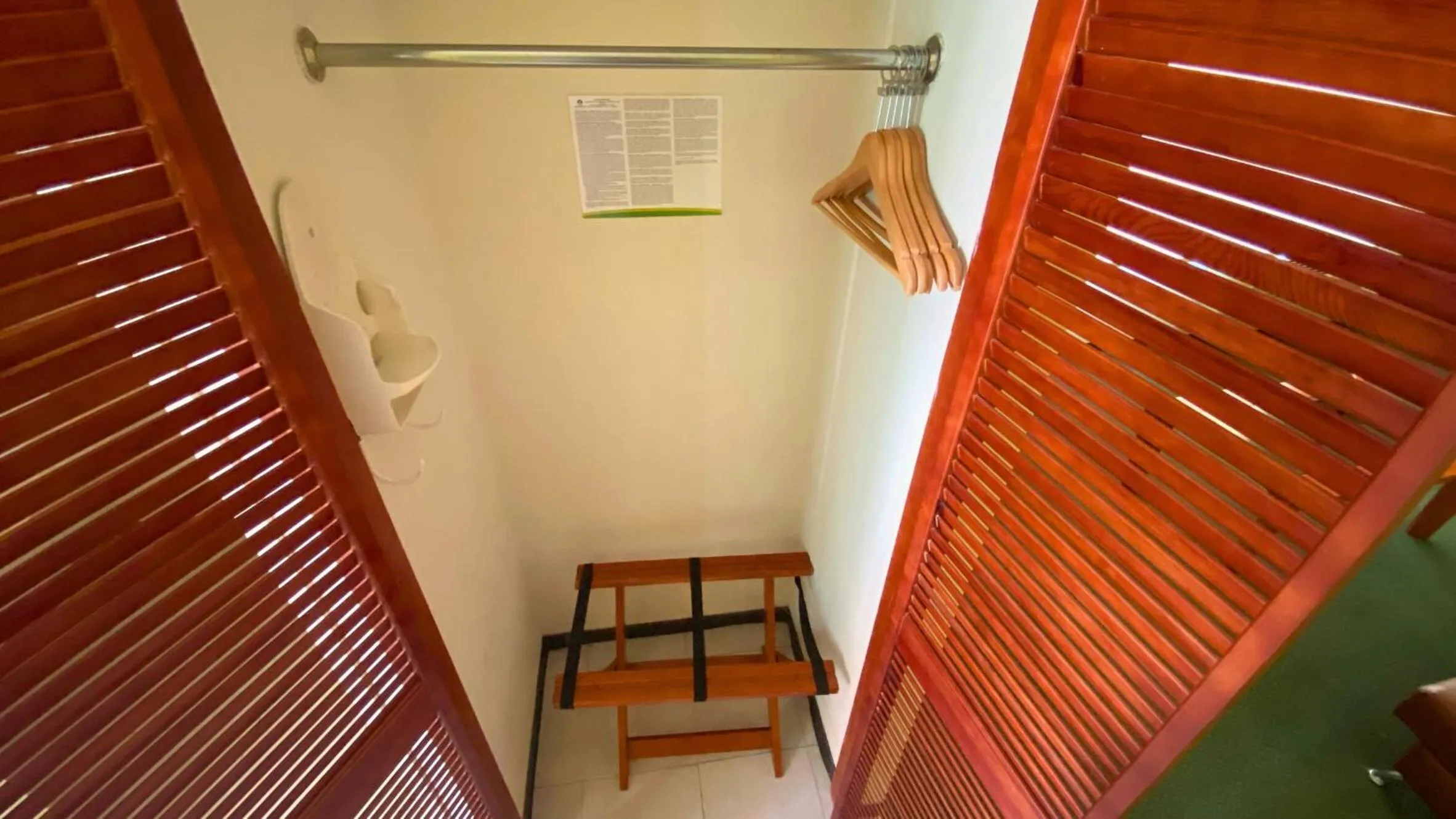 wardrobe in Hotel Enterprise Inn Poliforum