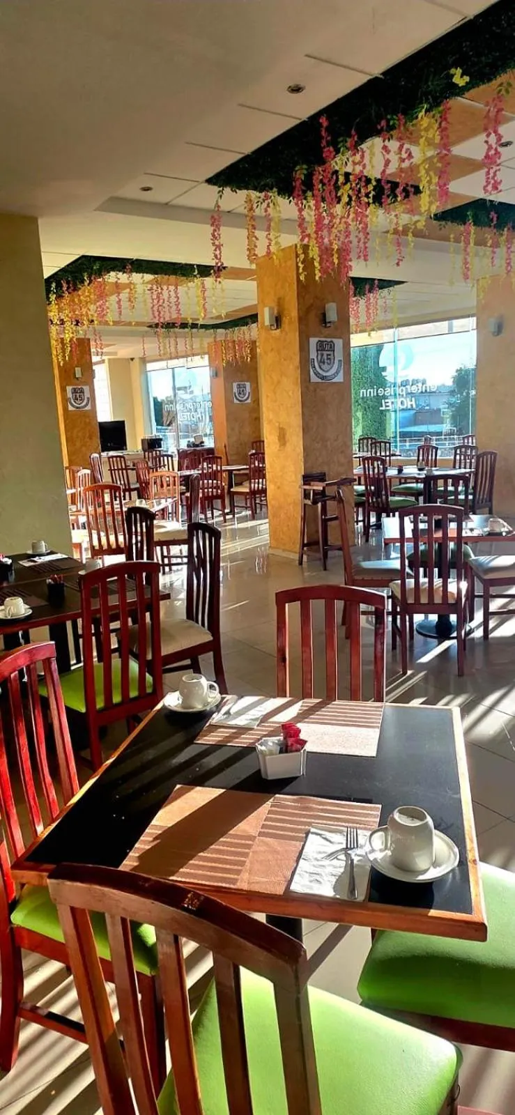 Restaurant/places to eat in Hotel Enterprise Inn Poliforum