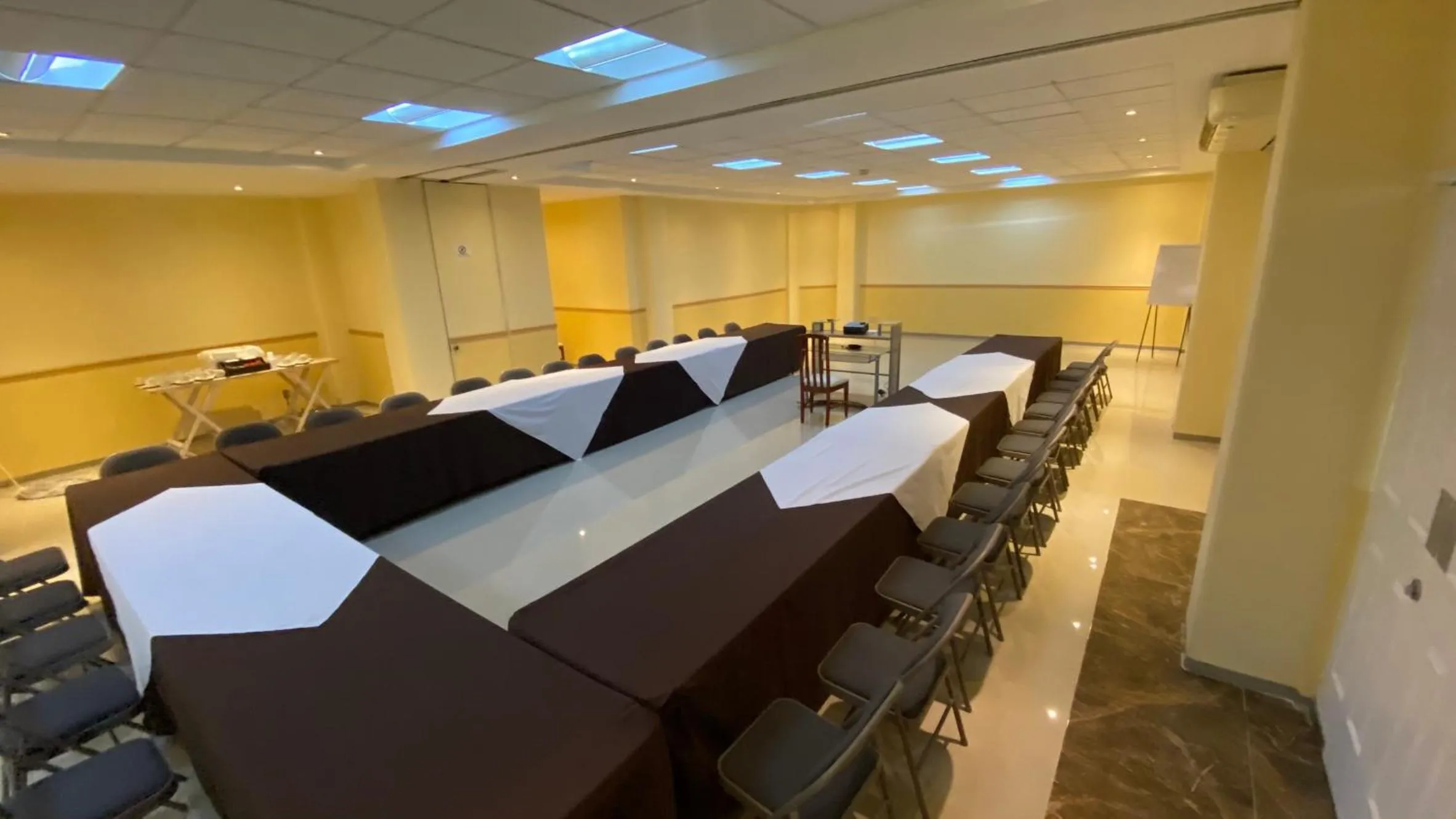 Meeting/conference room in Hotel Enterprise Inn Poliforum